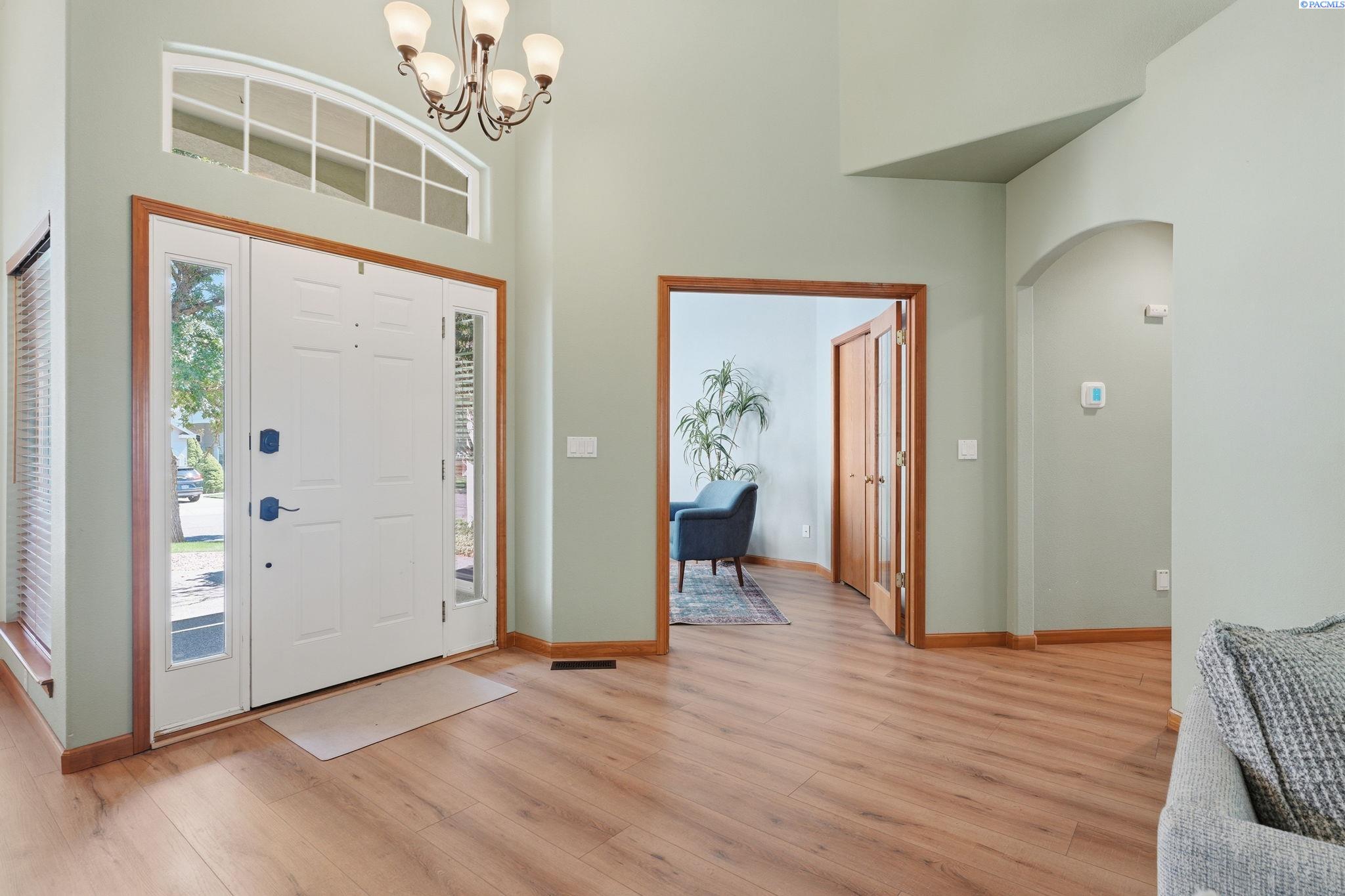 143 W Mesa Dr, Richland, WA 99352