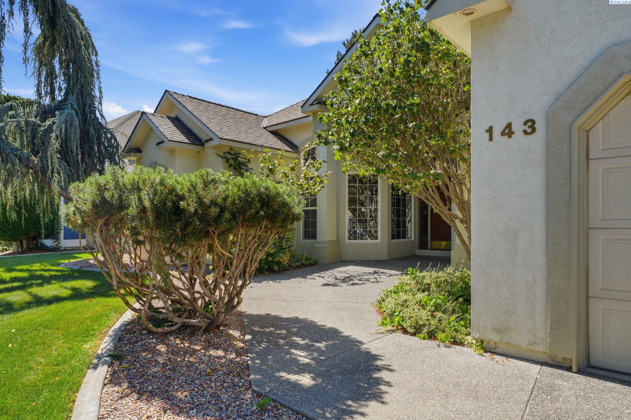 143 W Mesa Dr, Richland, WA 99352