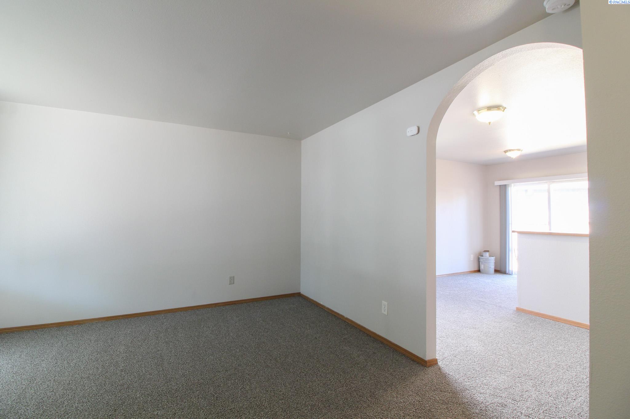 825 S Elm S, Kennewick, WA 99336-5753