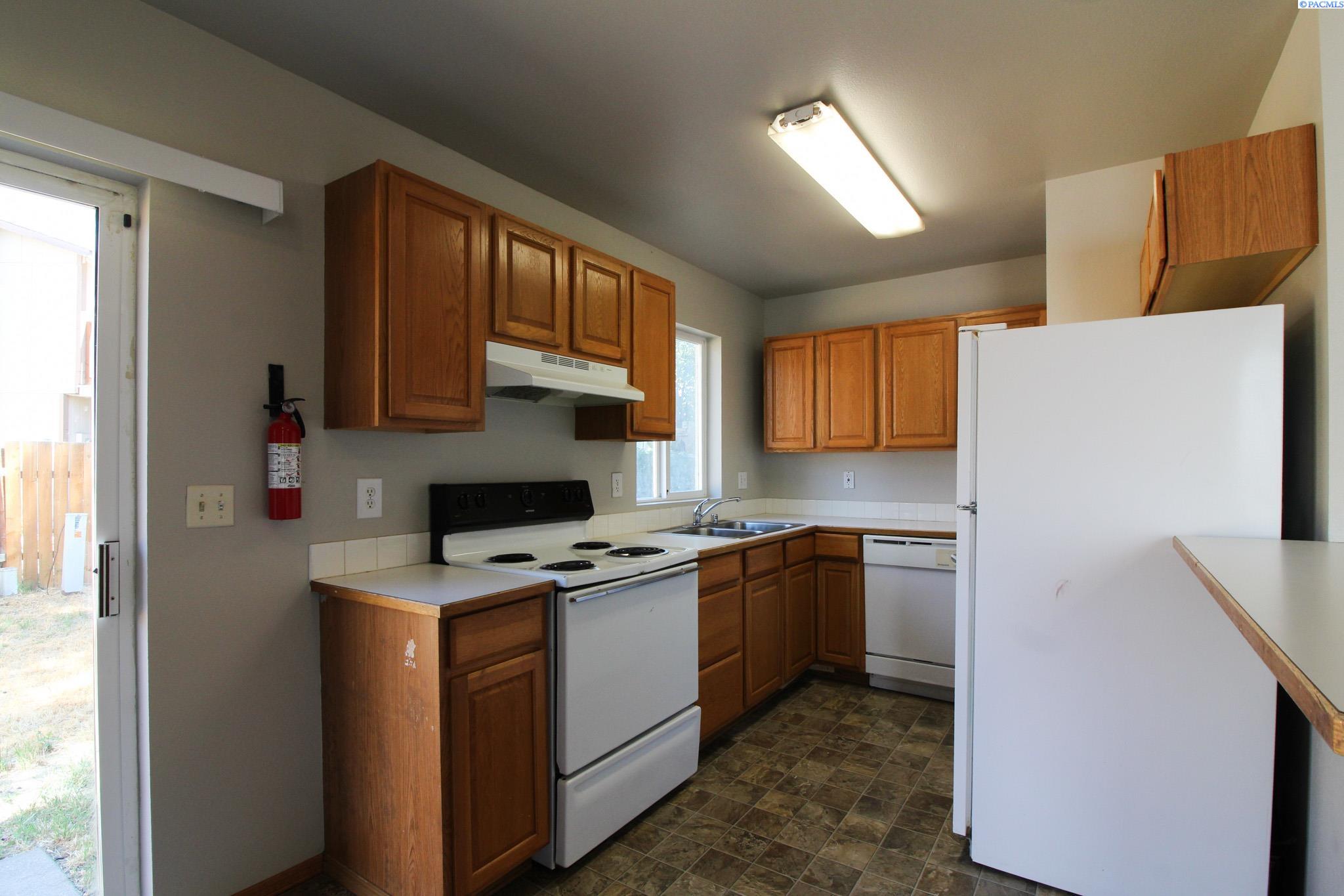 825 S Elm S, Kennewick, WA 99336-5753