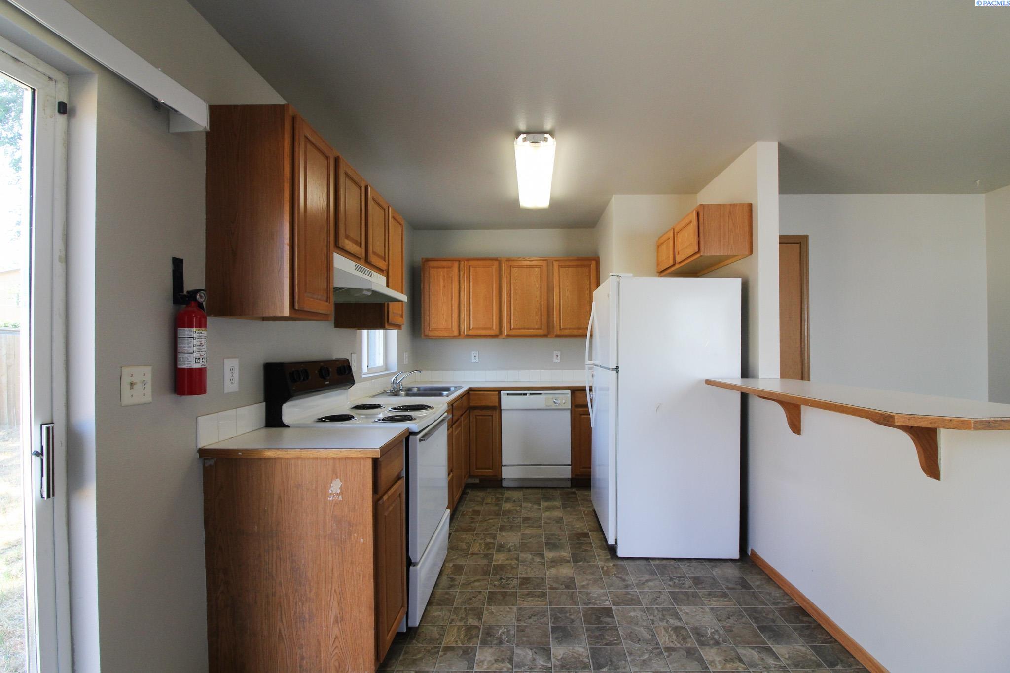 825 S Elm S, Kennewick, WA 99336-5753