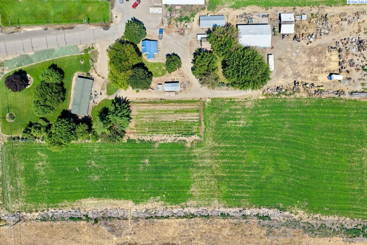 1844 Sunnyside Mabton Hwy, Benton City, WA 98944