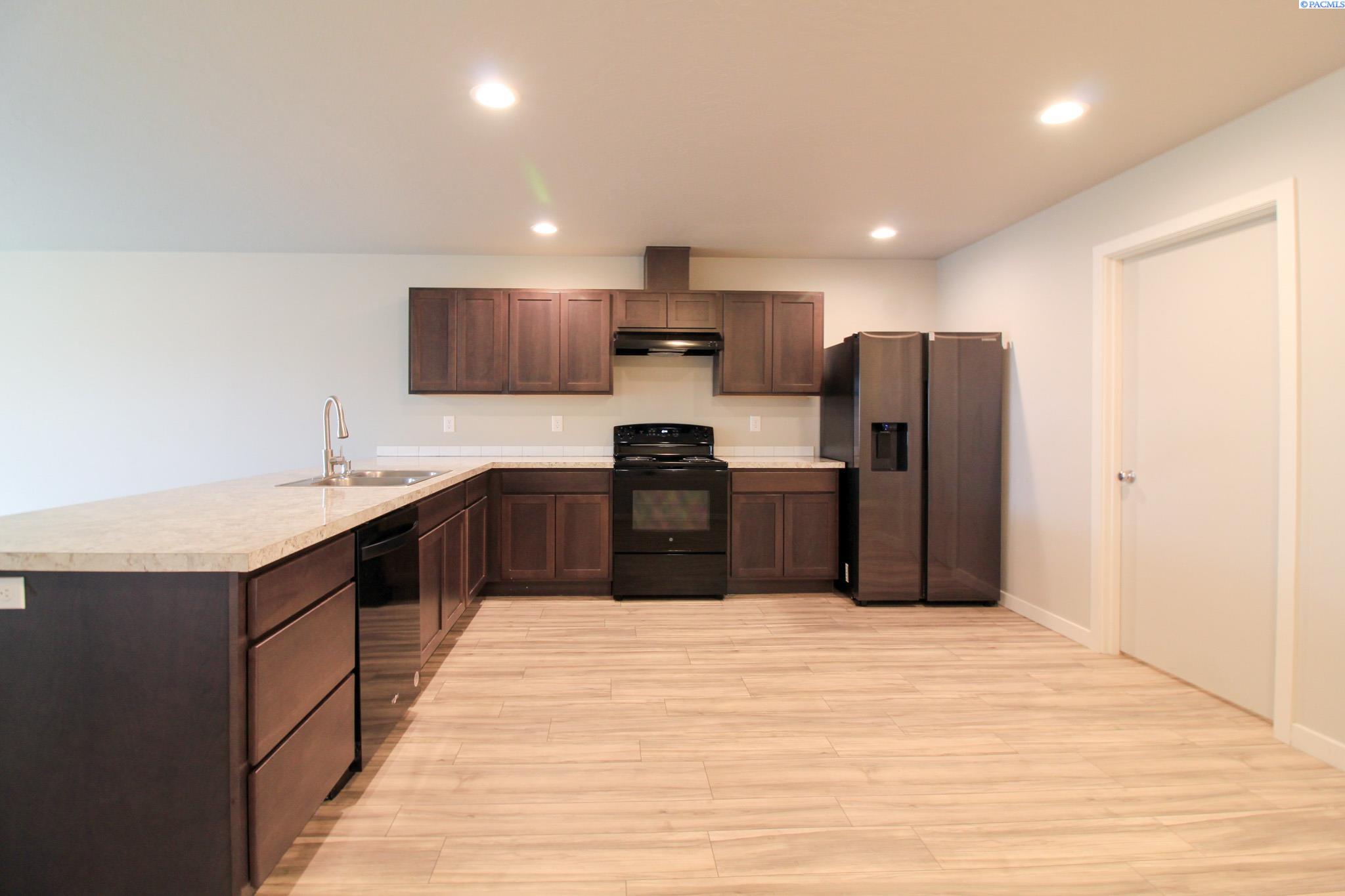 301 S Cedar Ave, Pasco, WA 99301