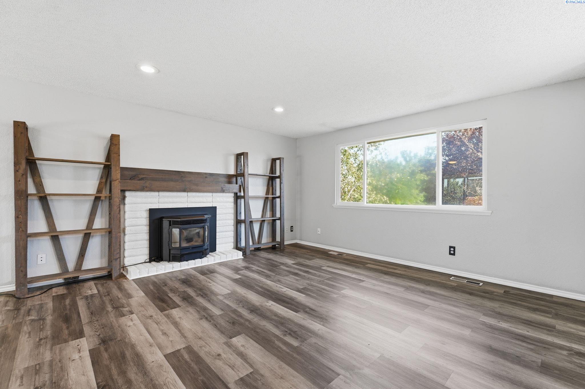 1610 Teal Ct, West Richland, WA 99353