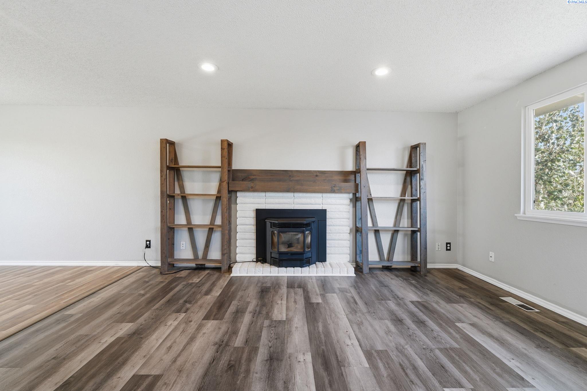 1610 Teal Ct, West Richland, WA 99353