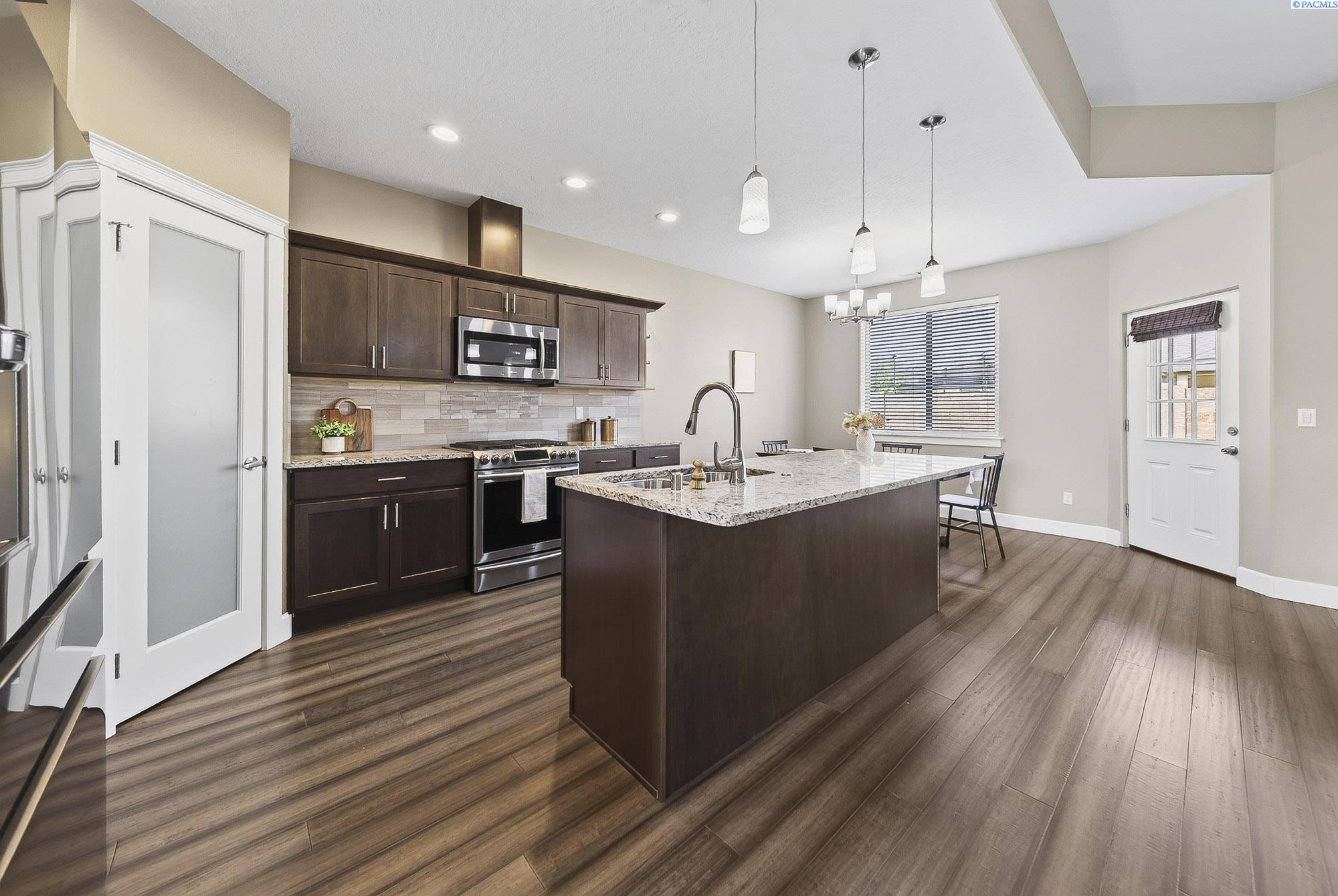 6018 Cotswold Ln, Pasco, WA 99301