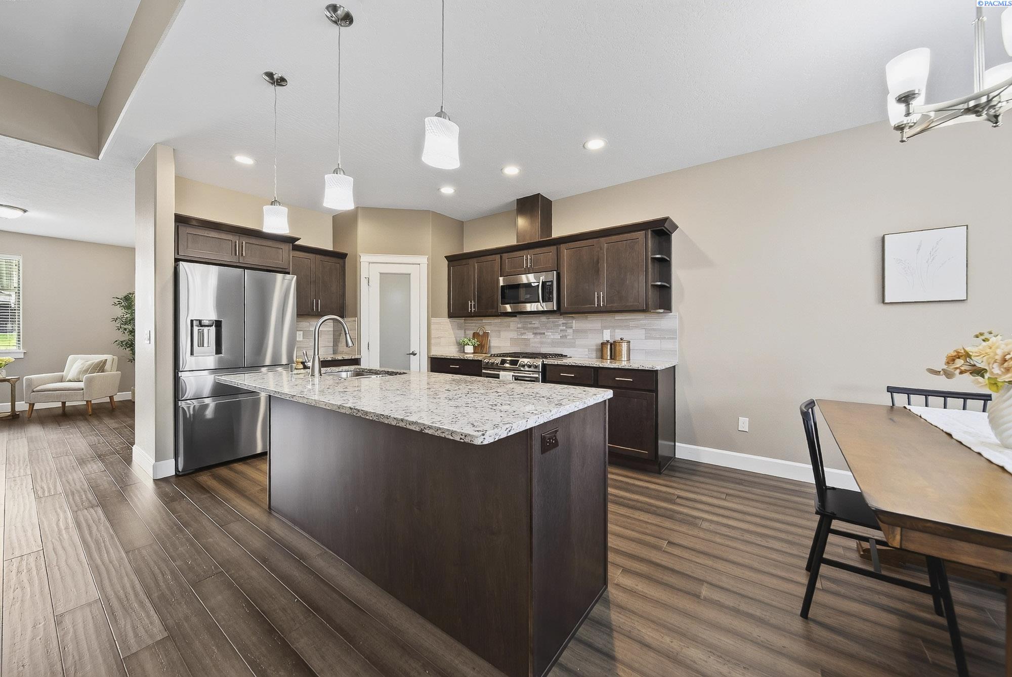 6018 Cotswold Ln, Pasco, WA 99301