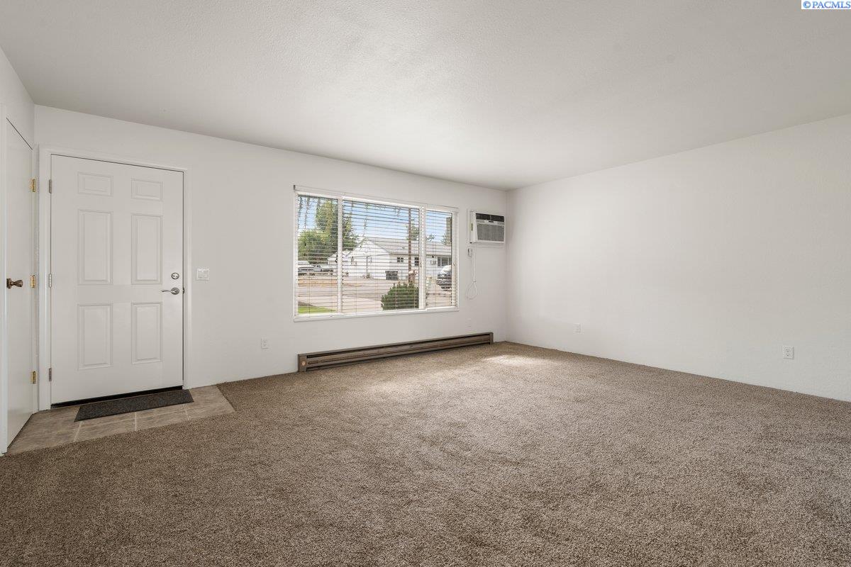 484 S 41st Ave, West Richland, WA 99353-5006