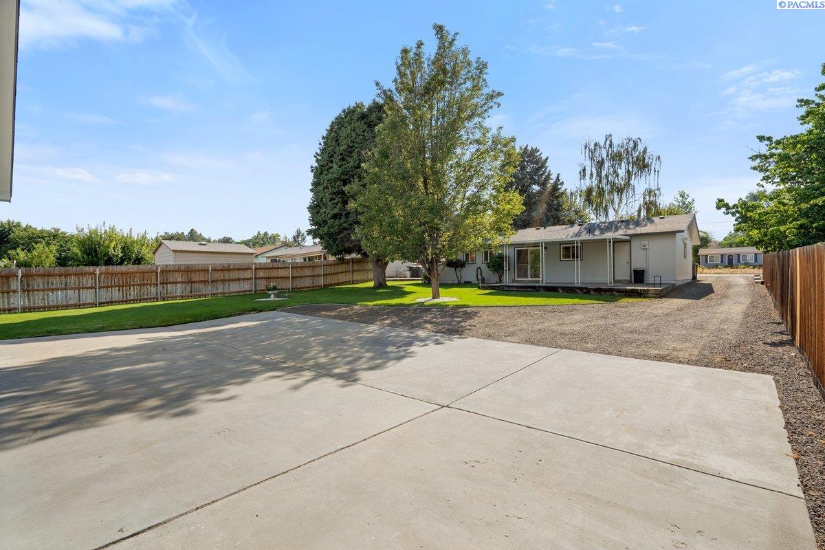 484 S 41st Ave, West Richland, WA 99353-5006