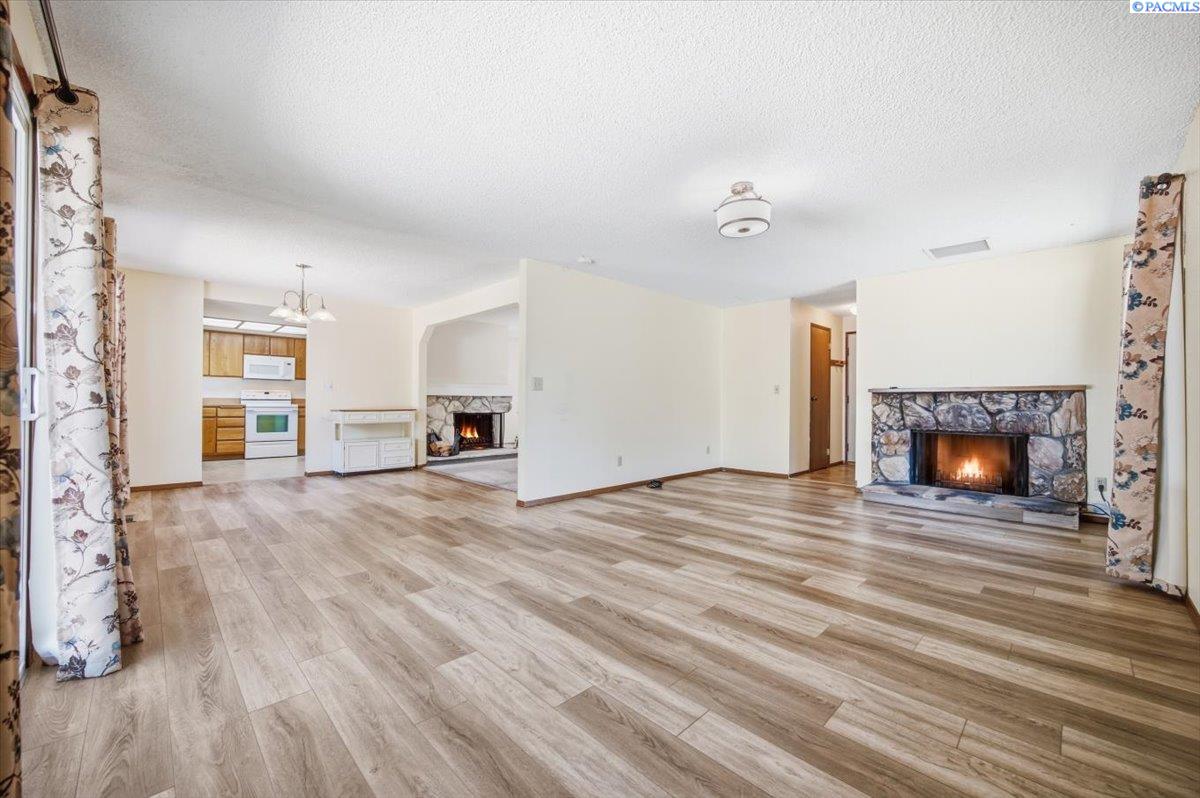 1711 S Kent, Kennewick, WA 99337