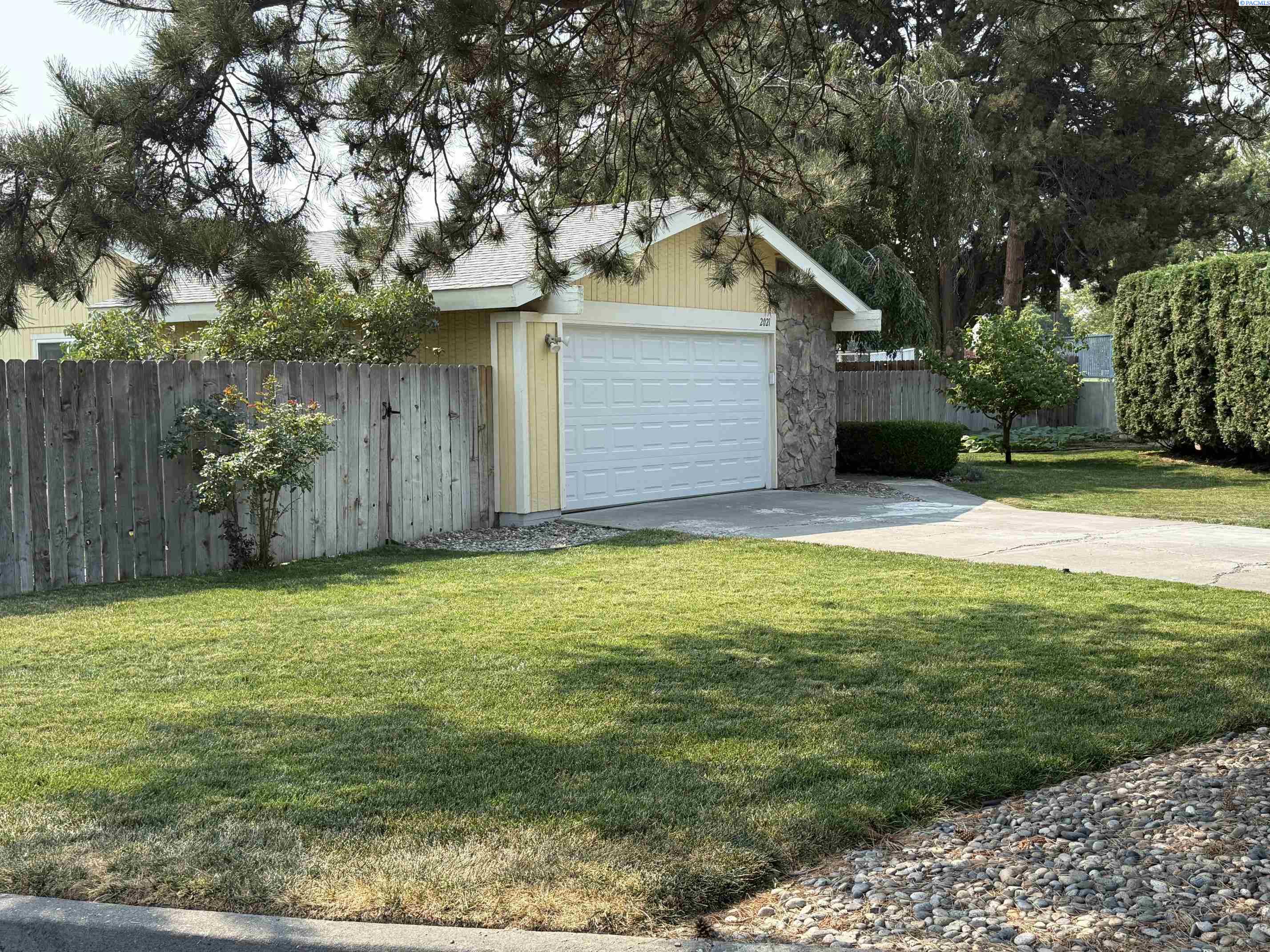 2021 W 26th Ave, Kennewick, WA 99337