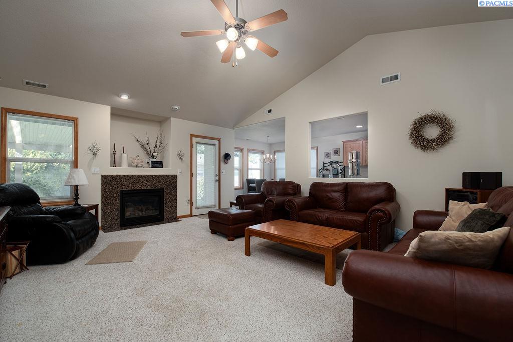 4307 Segovia Dr, Pasco, WA 99301