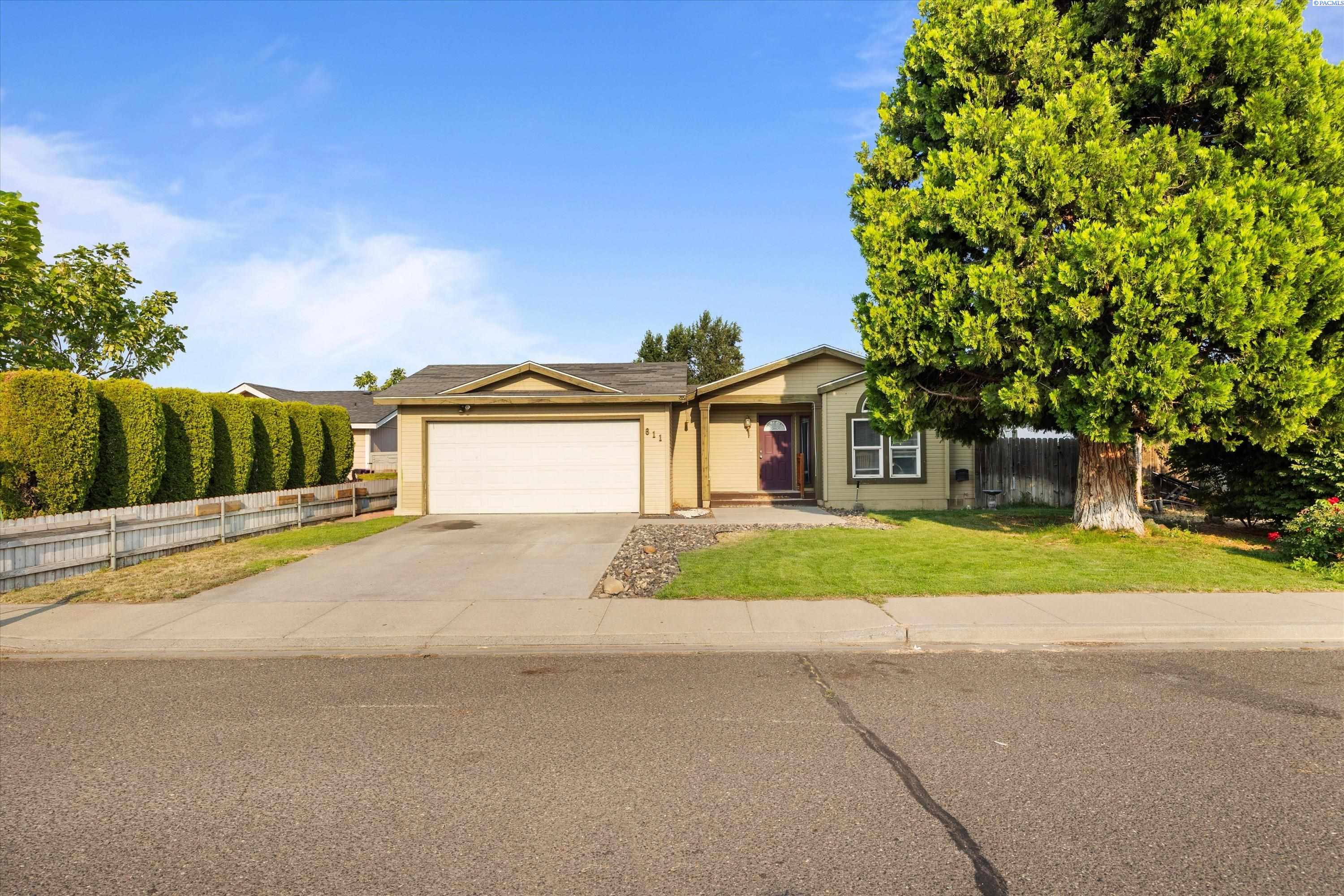611 N Waldemar Ave, Pasco, WA 99301