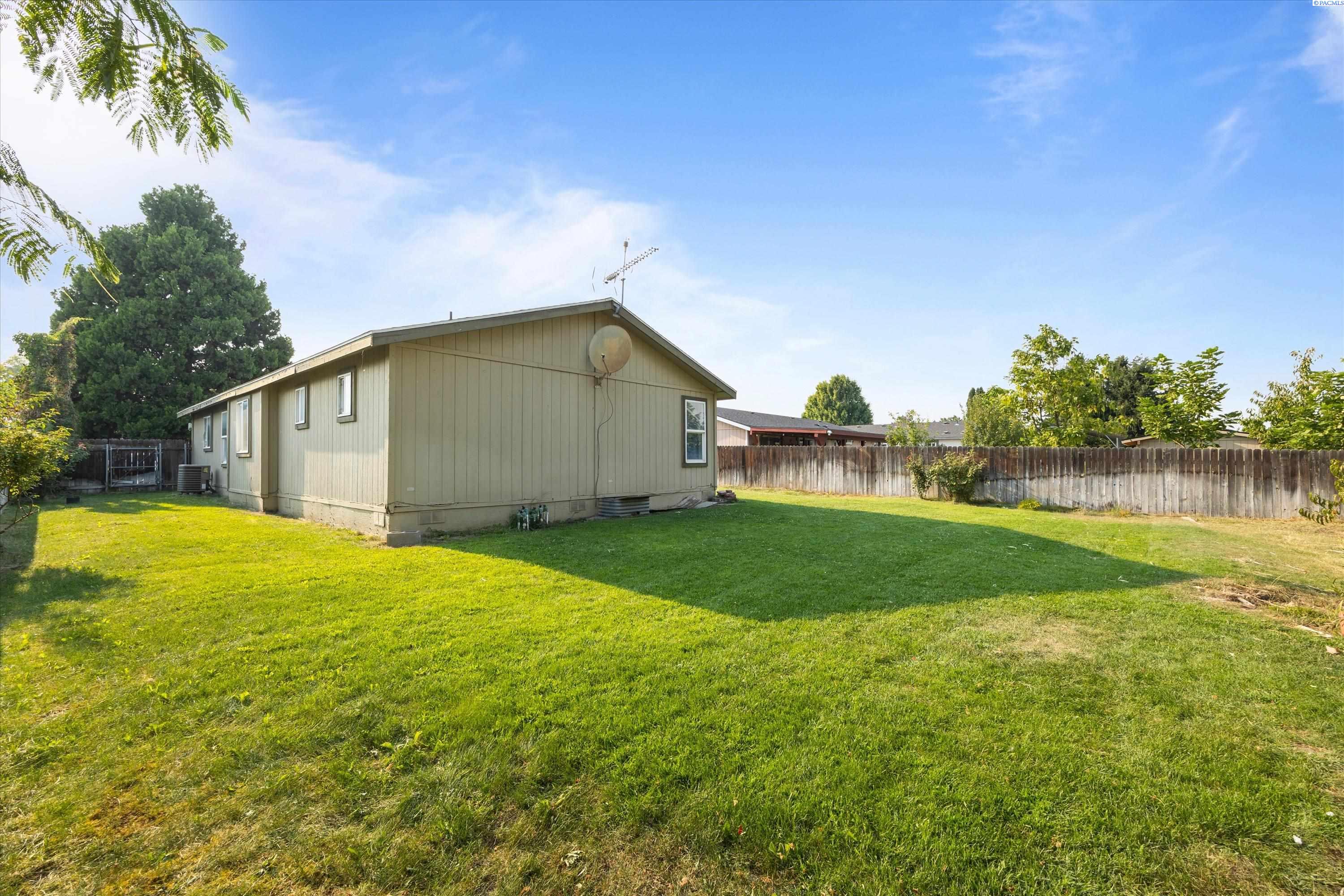 611 N Waldemar Ave, Pasco, WA 99301