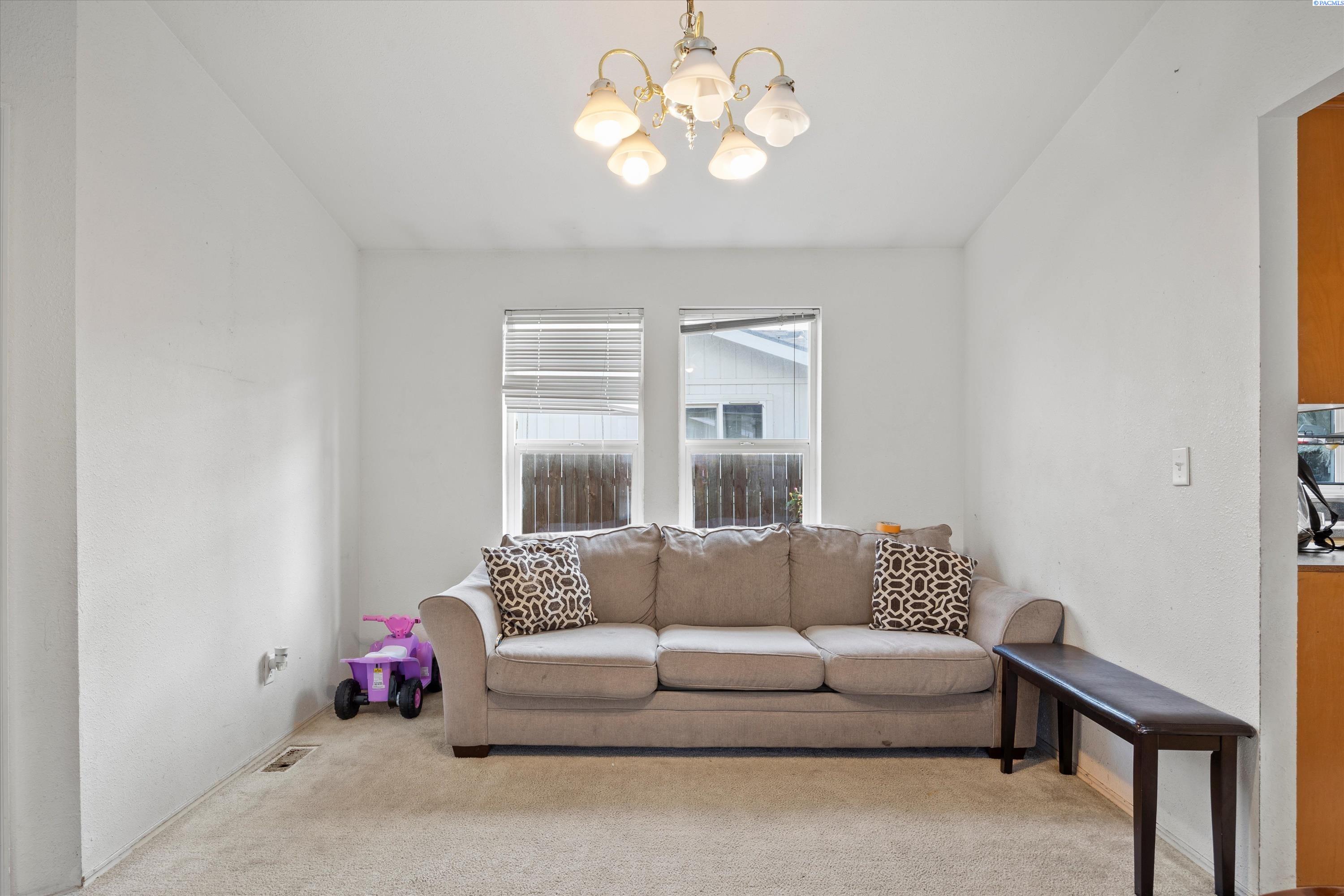 611 N Waldemar Ave, Pasco, WA 99301