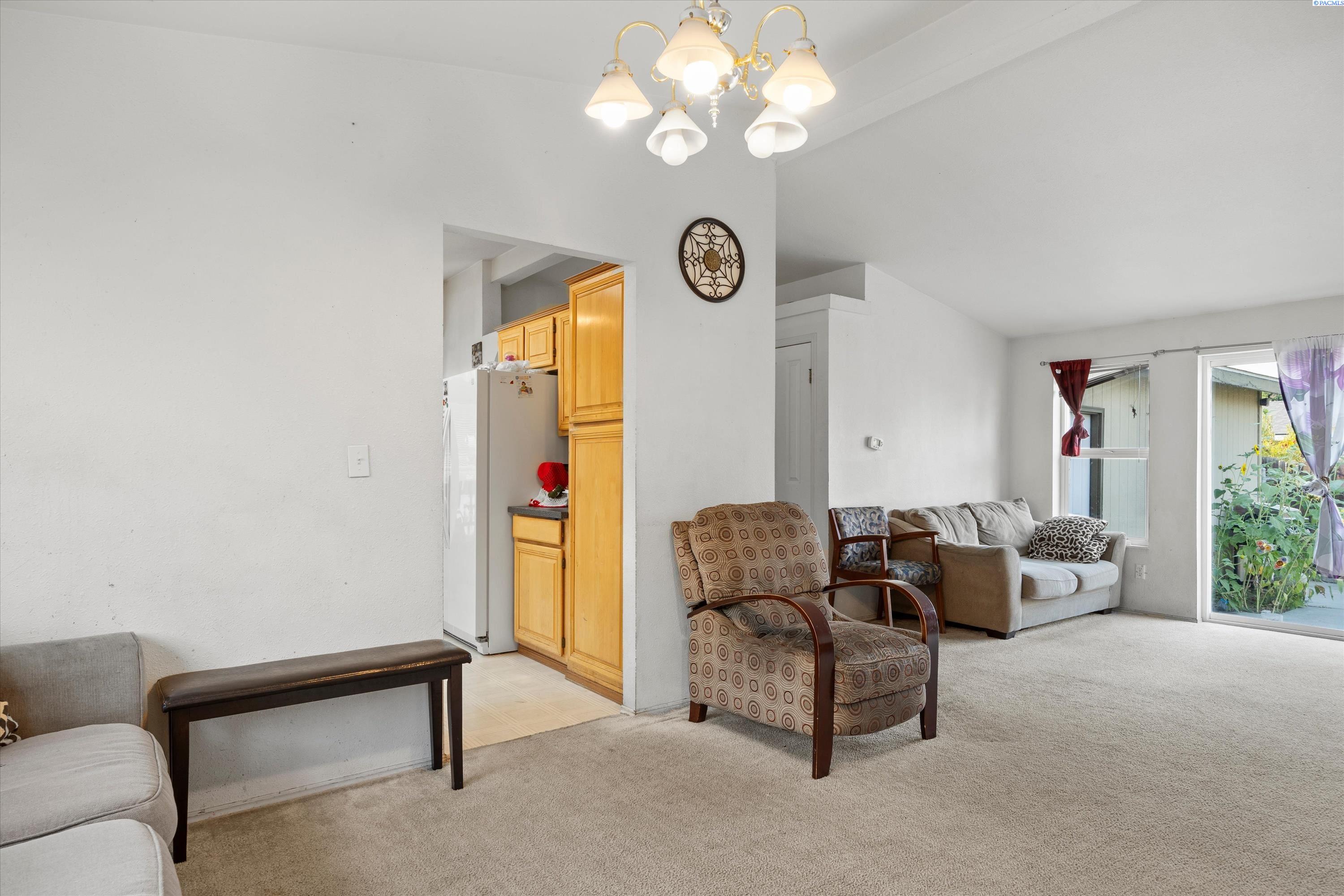 611 N Waldemar Ave, Pasco, WA 99301