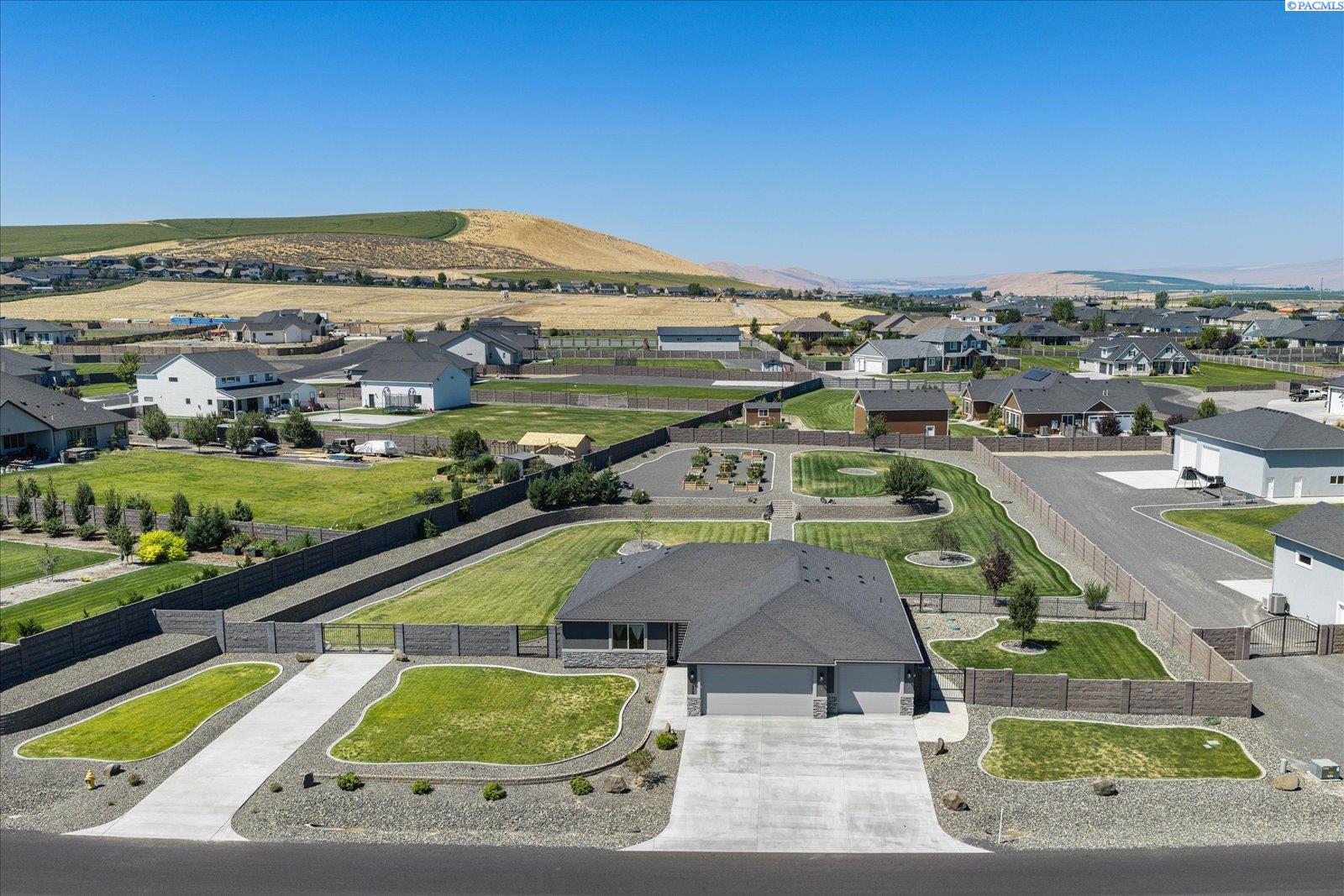 11808 S Gallop Ln, Kennewick, WA 99338