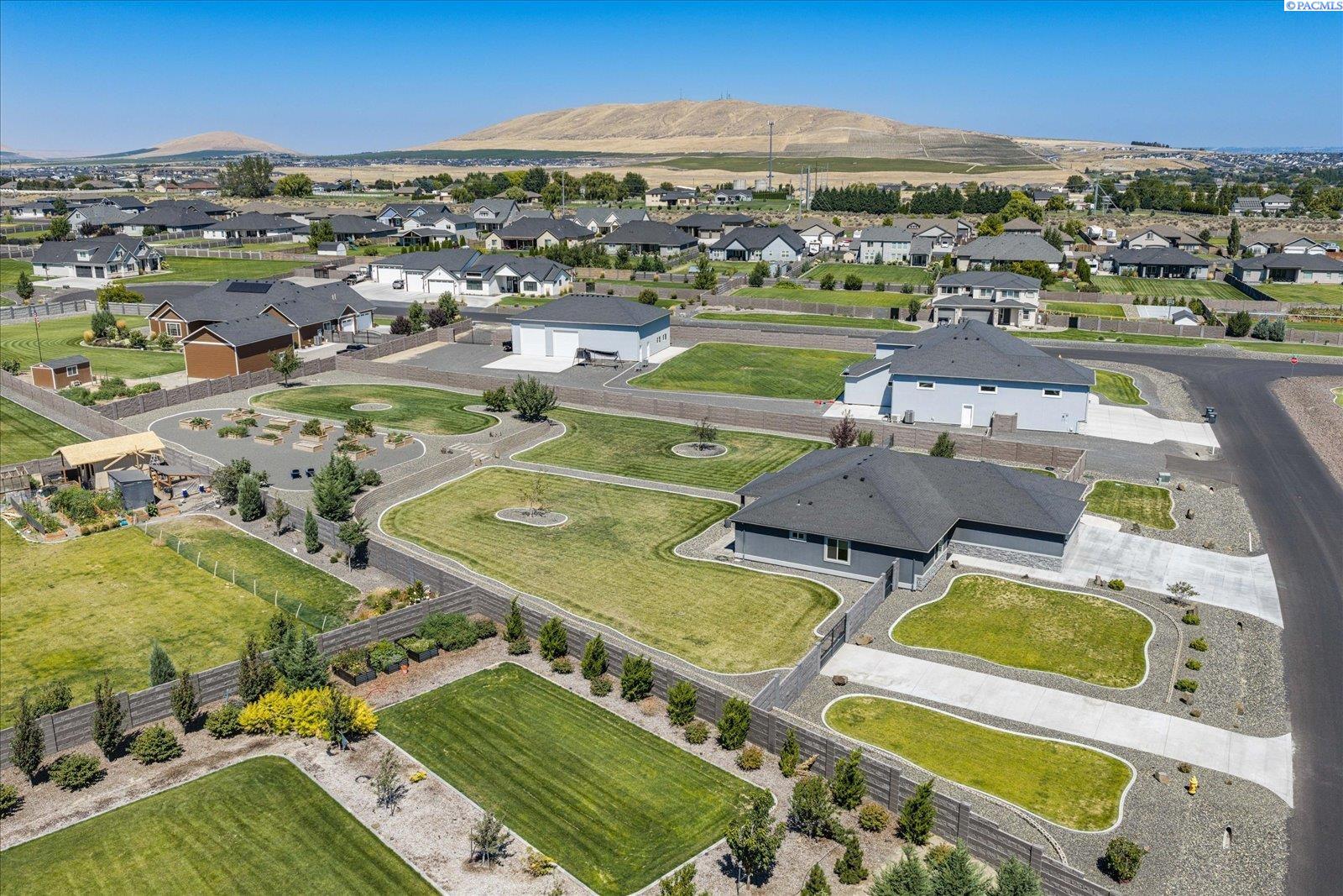 11808 S Gallop Ln, Kennewick, WA 99338