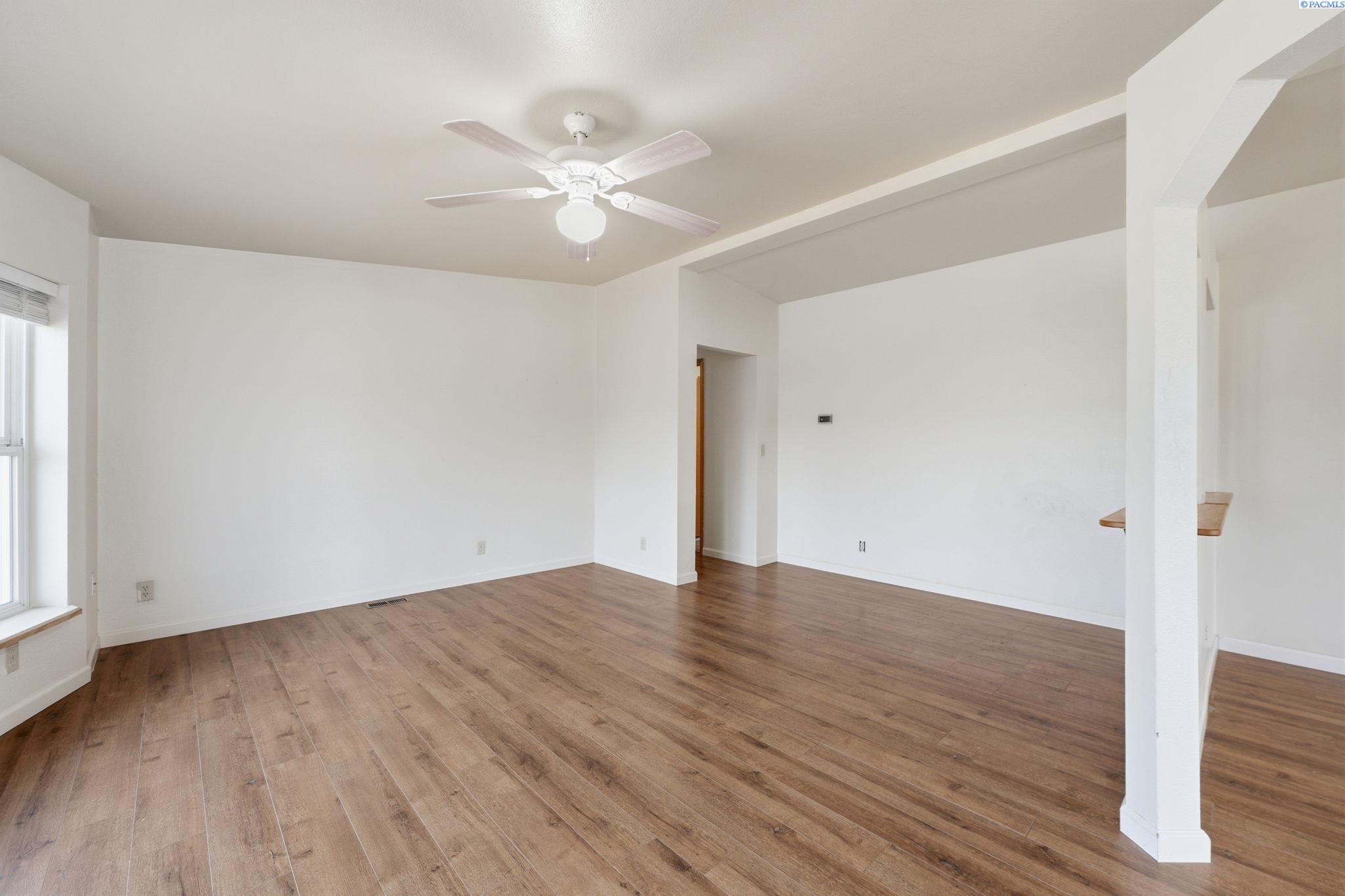 2213 S Dennis St, Kennewick, WA 99337