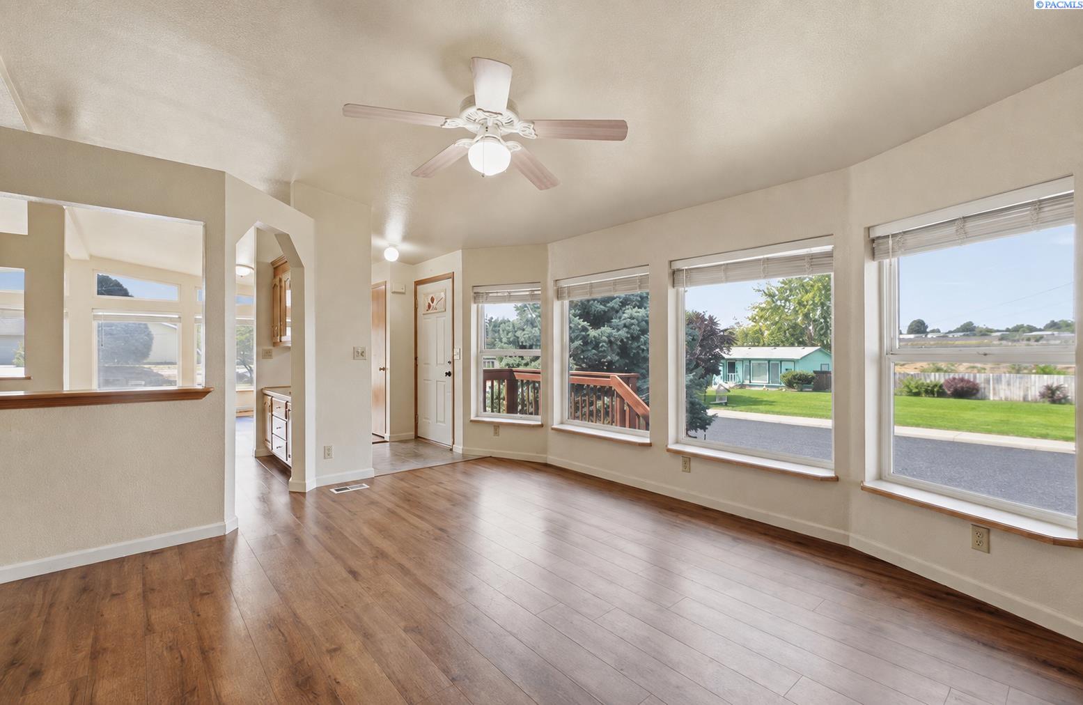 2213 S Dennis St, Kennewick, WA 99337
