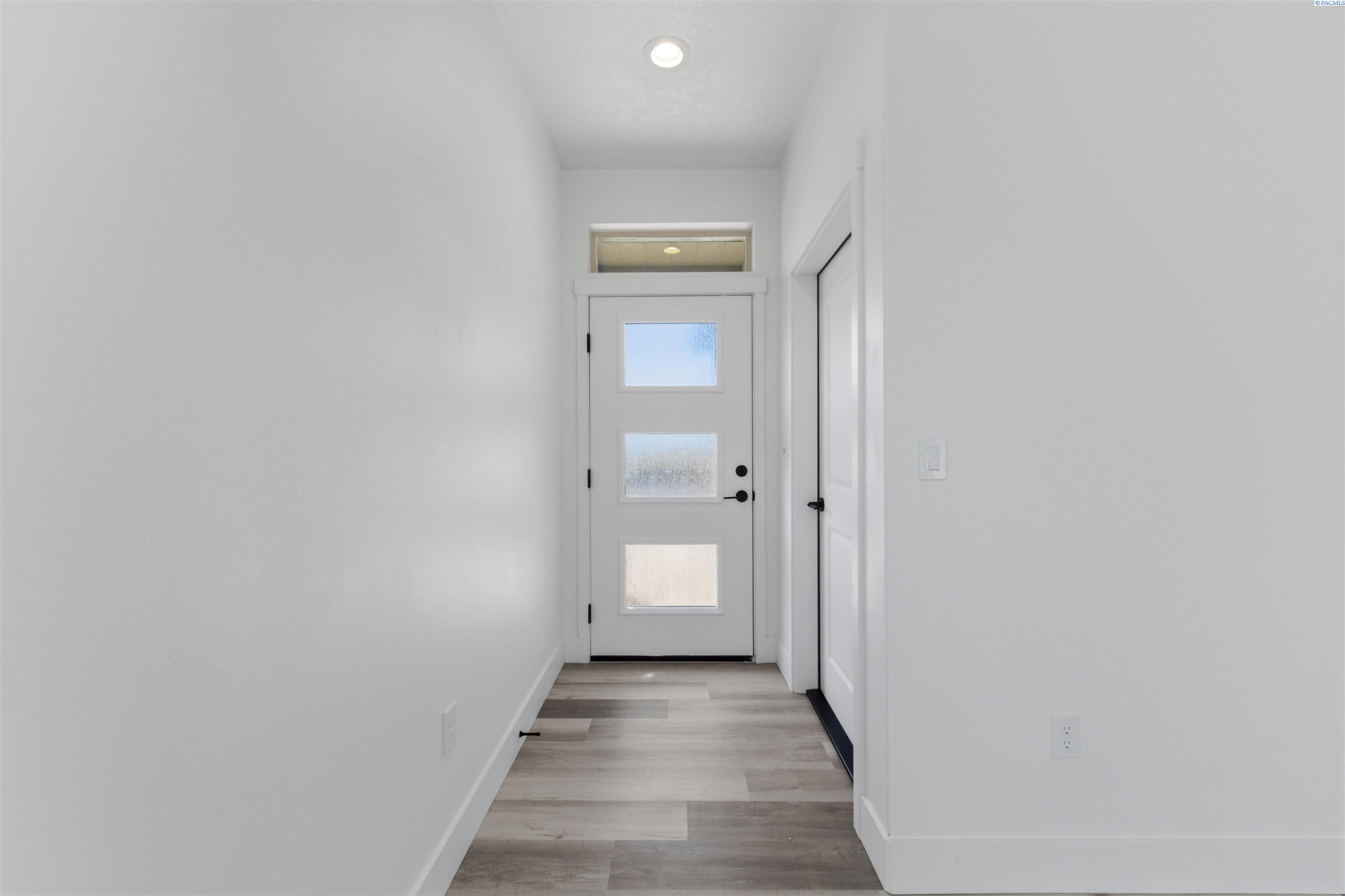 270 N Dewberry Pl, Kennewick, WA 99336