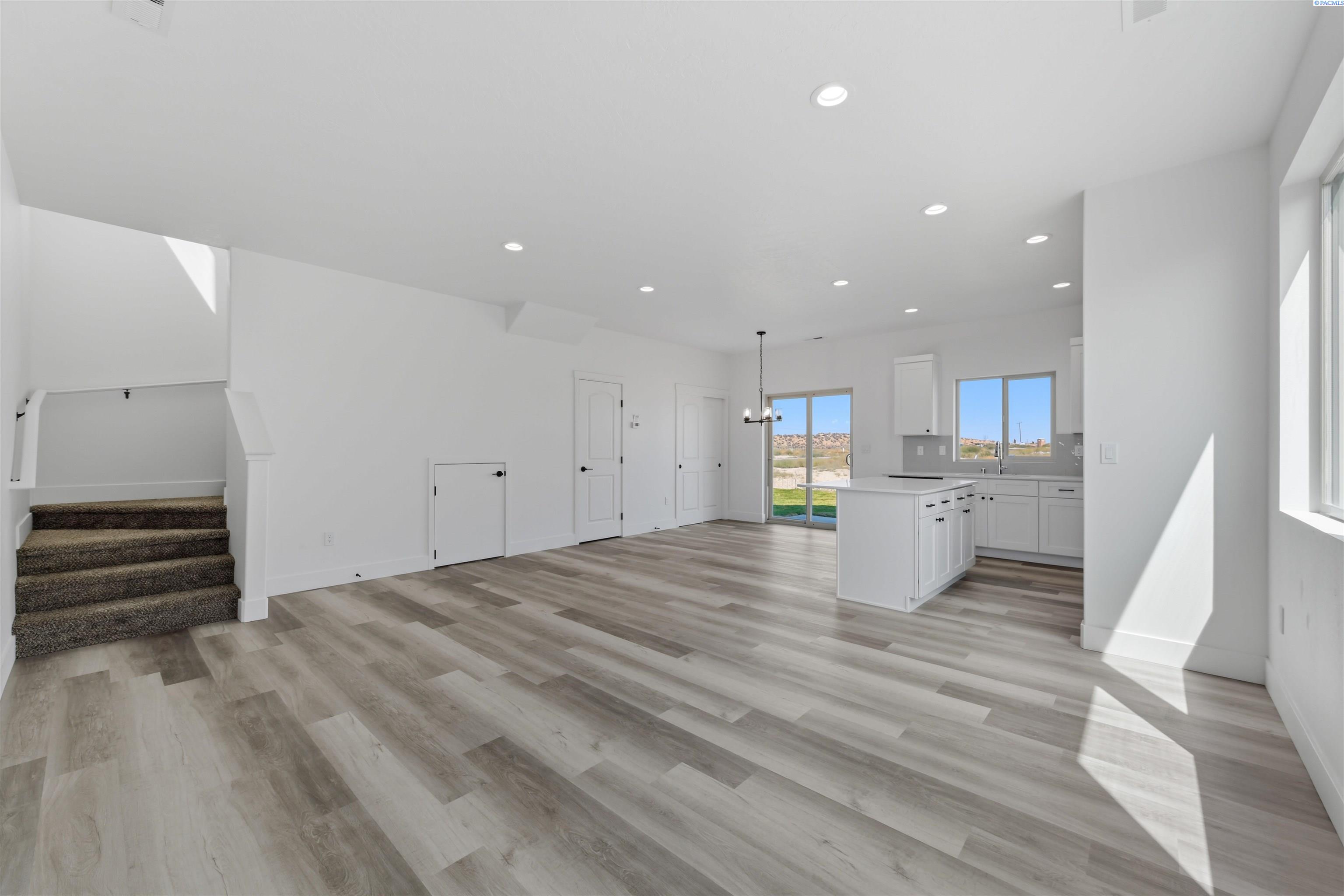 270 N Dewberry Pl, Kennewick, WA 99336