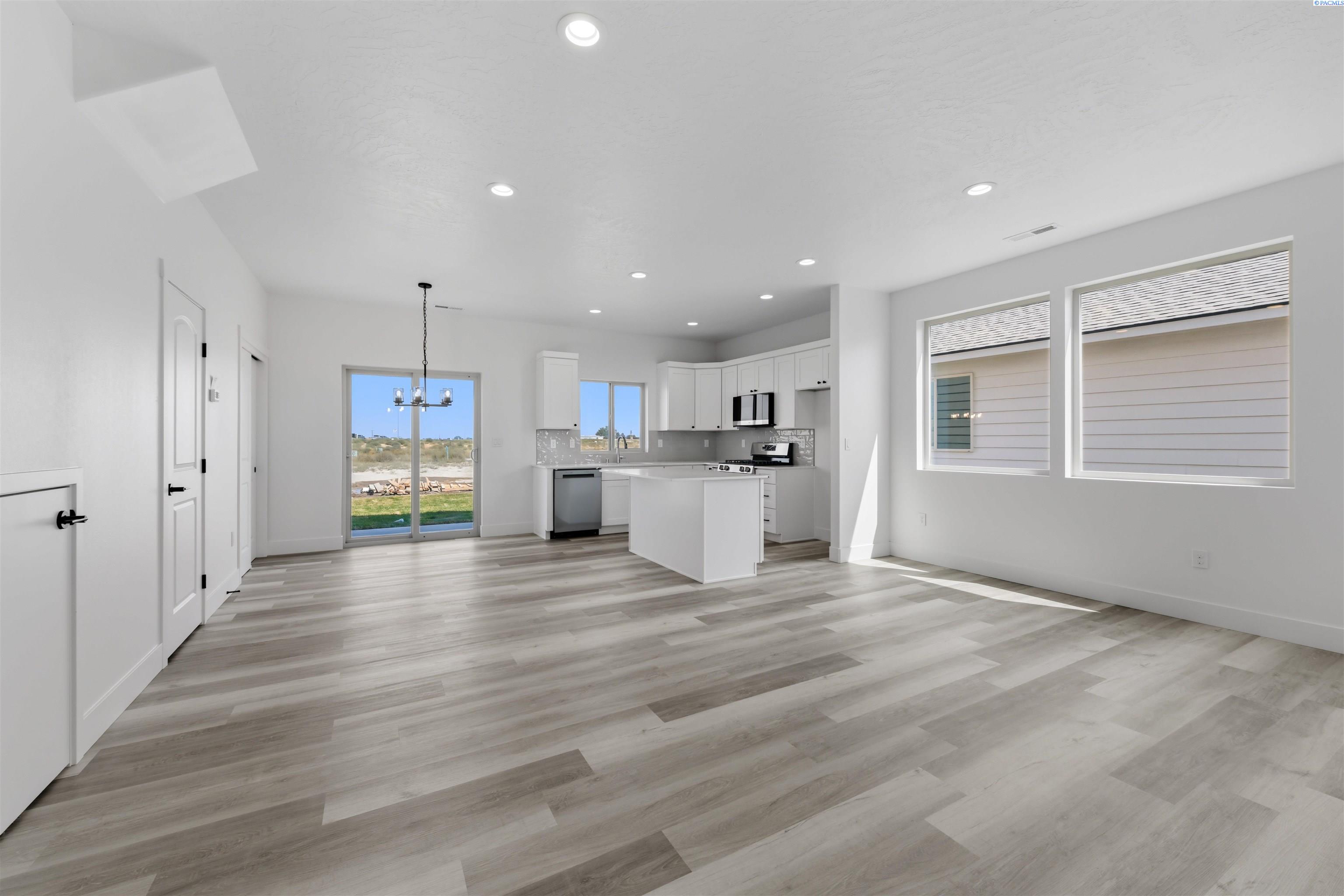 270 N Dewberry Pl, Kennewick, WA 99336