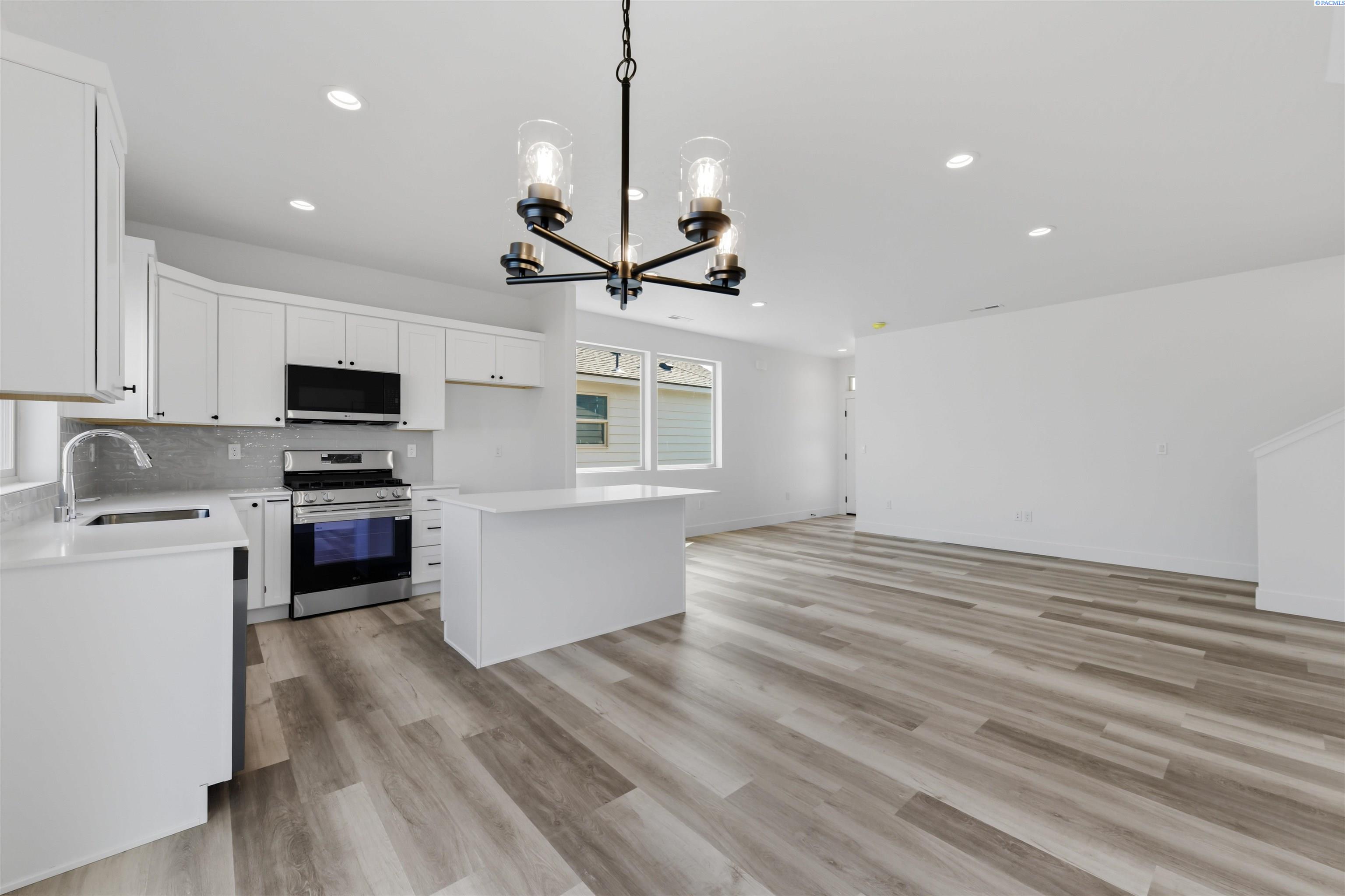 270 N Dewberry Pl, Kennewick, WA 99336