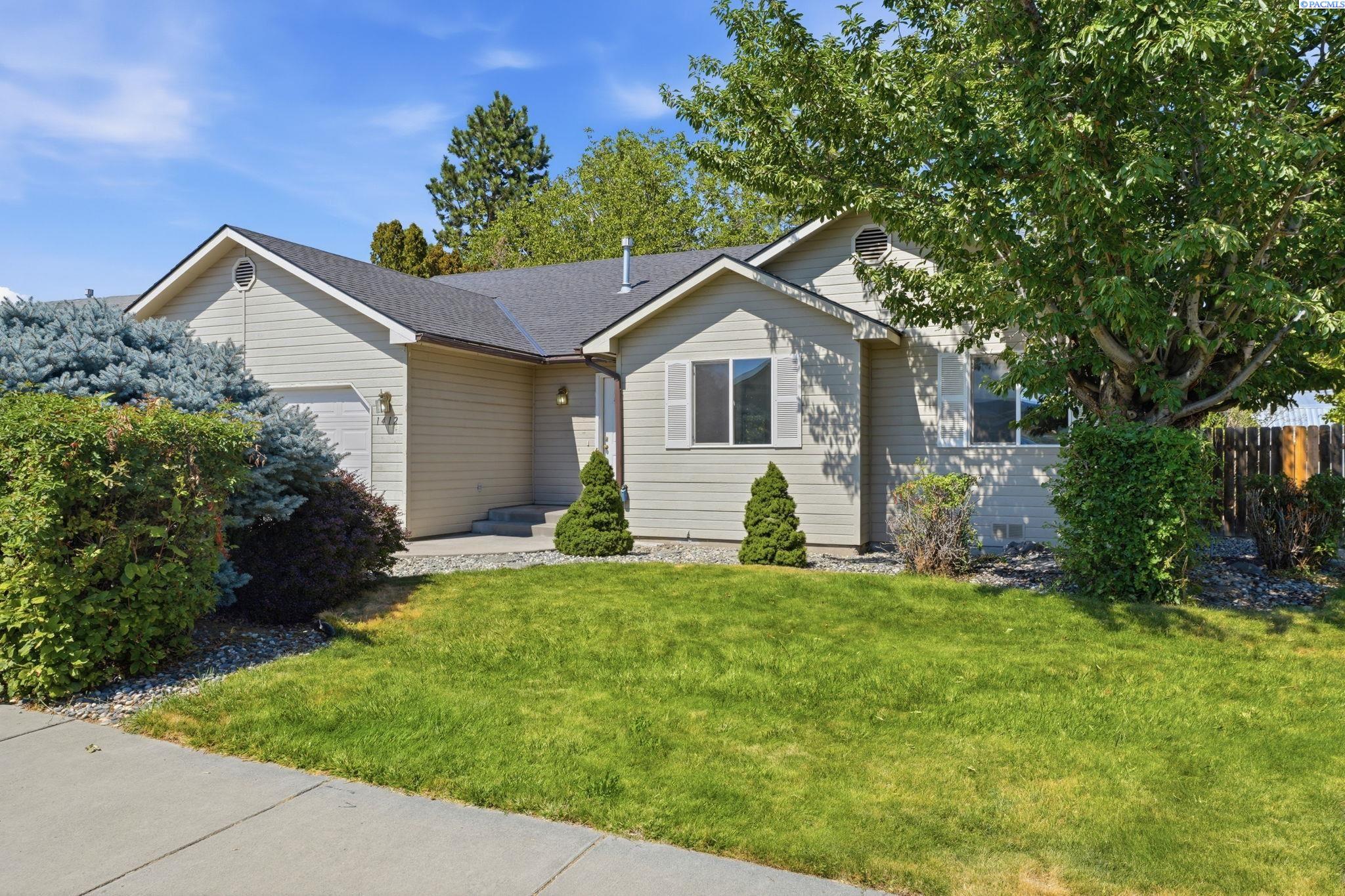 1412 W 24th Loop, Kennewick, WA 99337