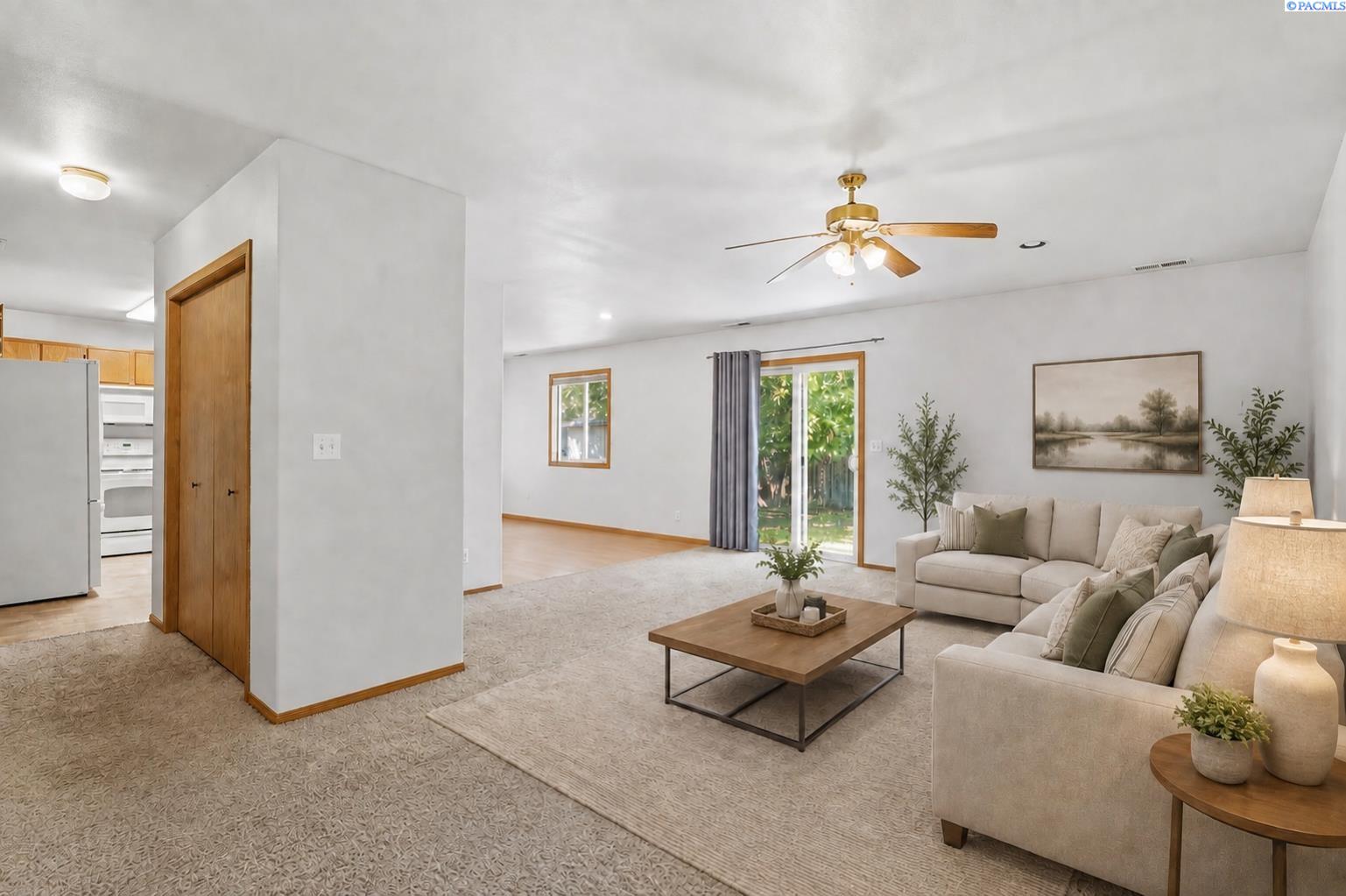 1412 W 24th Loop, Kennewick, WA 99337