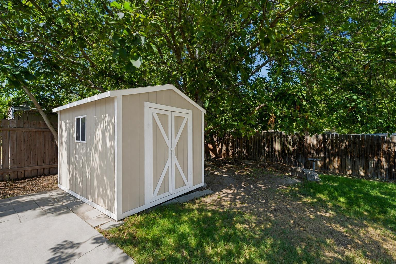1412 W 24th Loop, Kennewick, WA 99337
