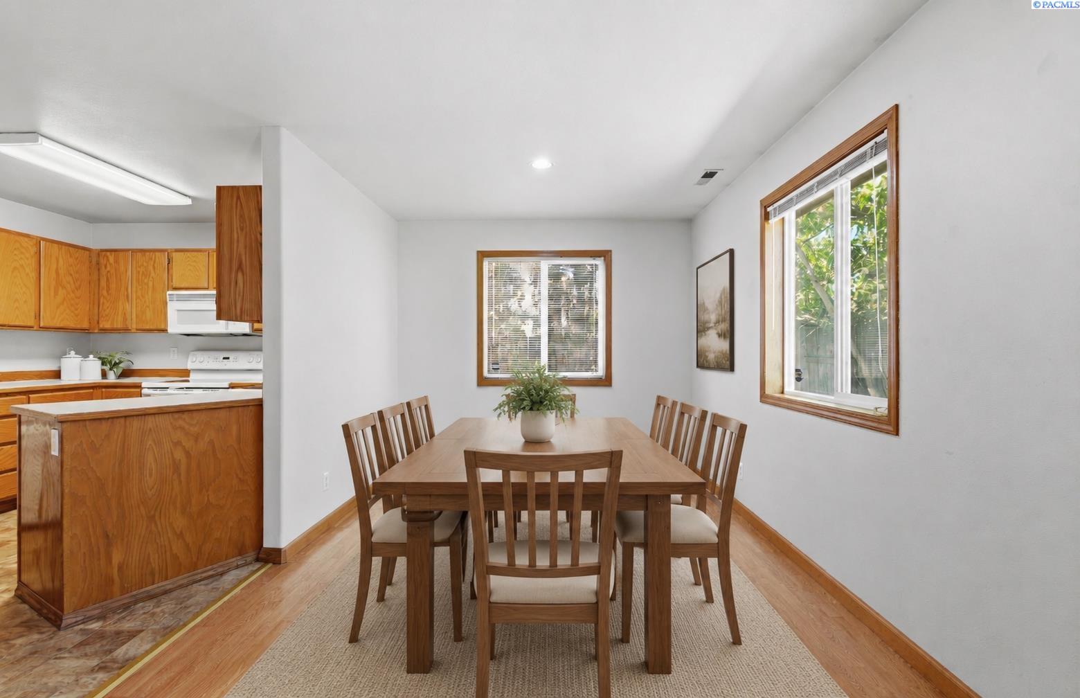 1412 W 24th Loop, Kennewick, WA 99337