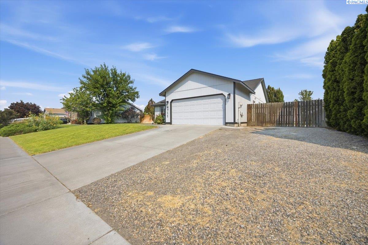 4711 Sinai Dr, Pasco, WA 99301