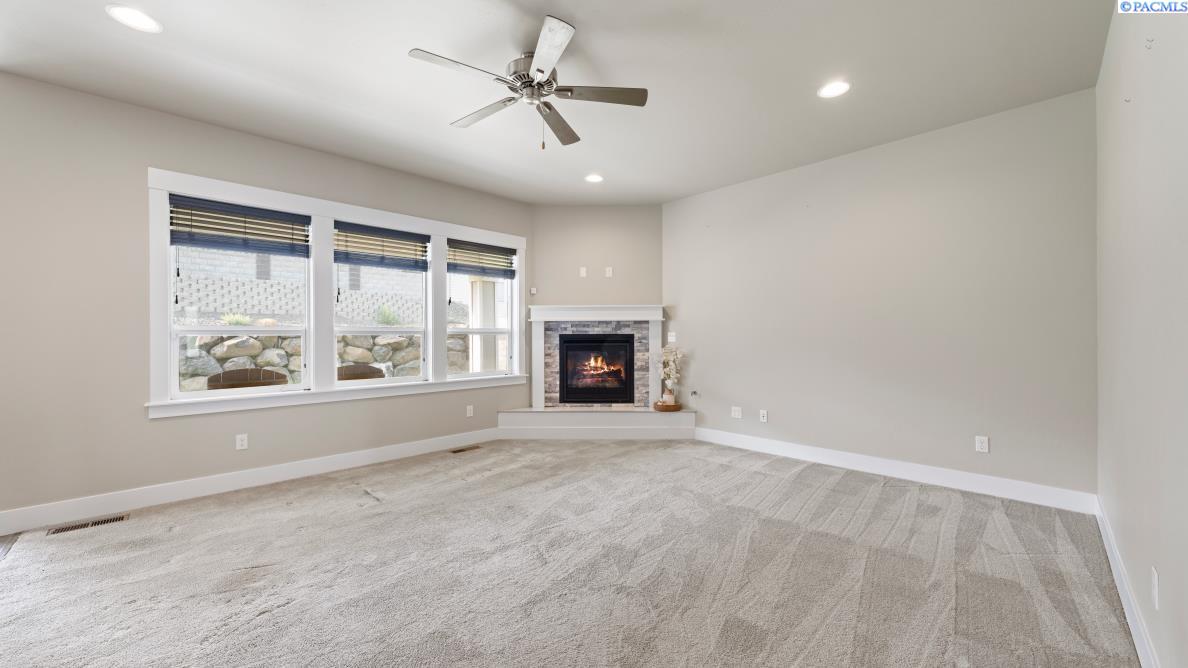 6947 W 33rd Pl, Kennewick, WA 99338