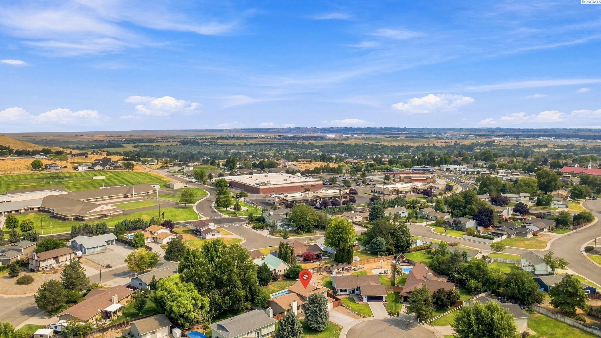 5022 Swallow Ct, West Richland, WA 99353