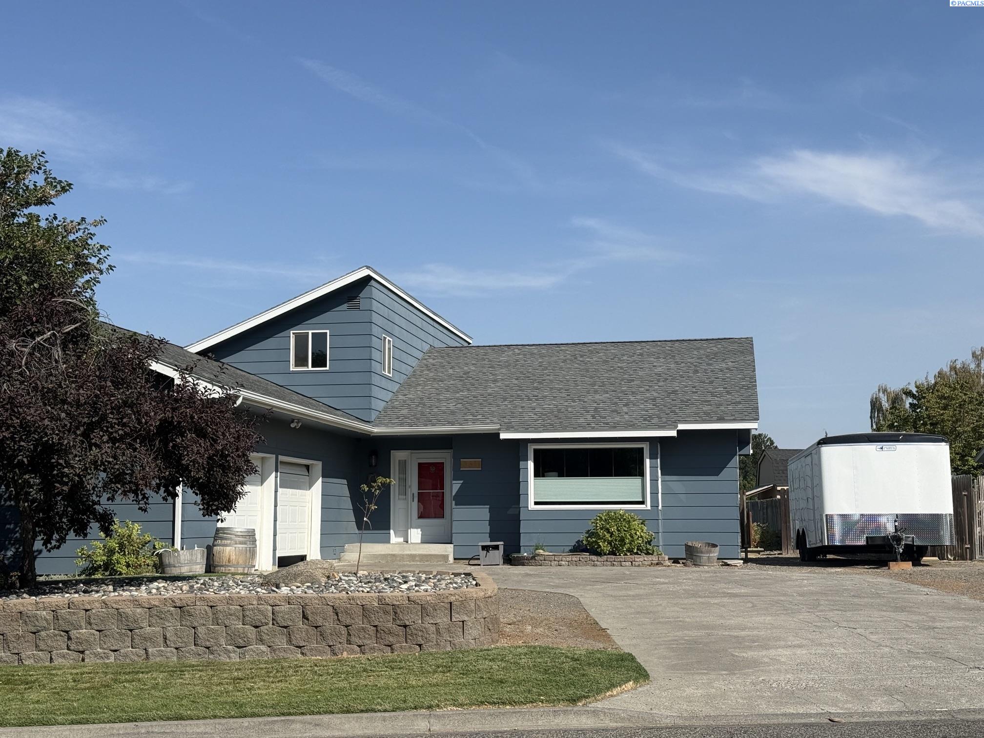 3611 S Benton Pl, Kennewick, WA 99337-5151