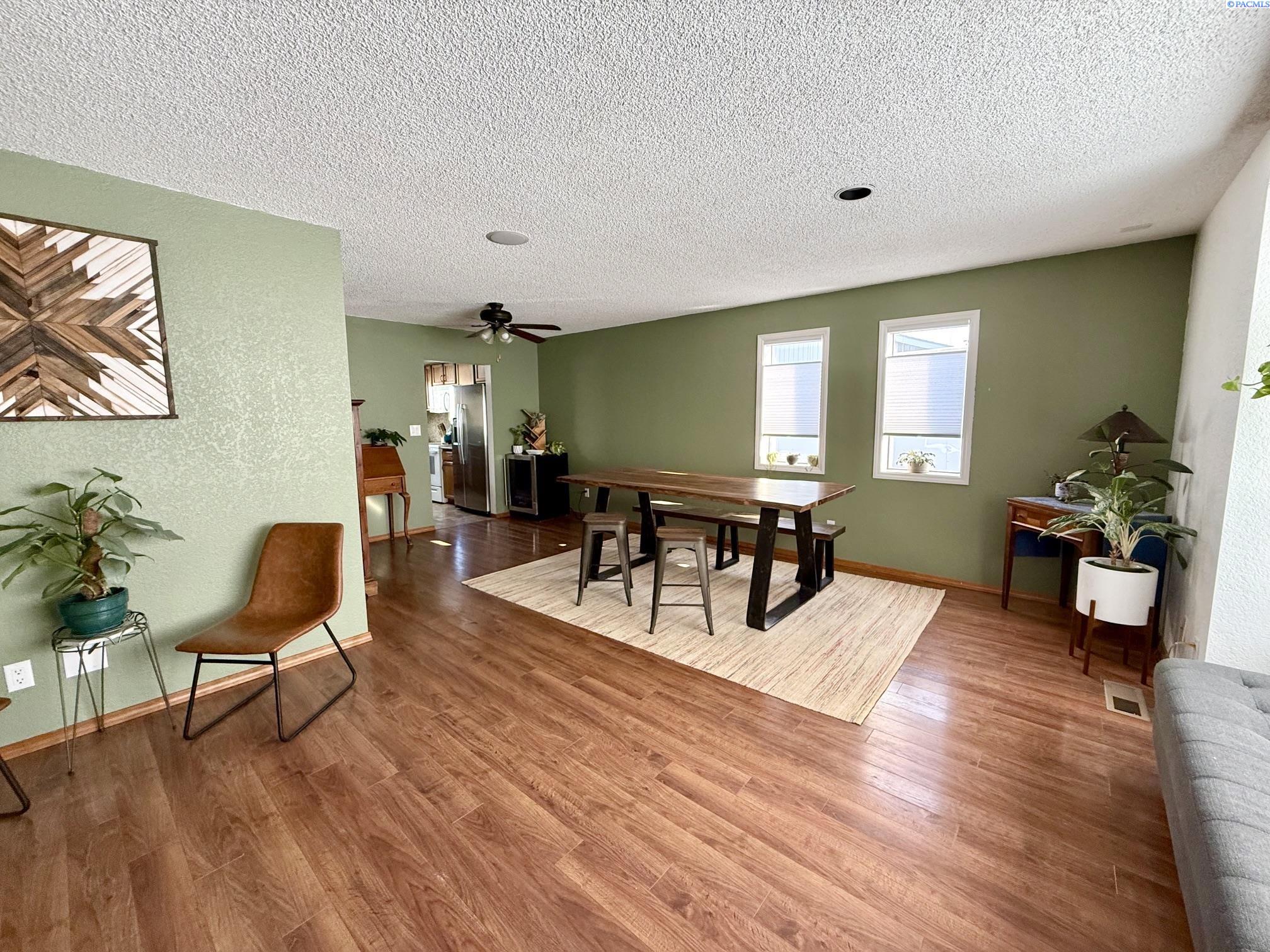 3611 S Benton Pl, Kennewick, WA 99337-5151