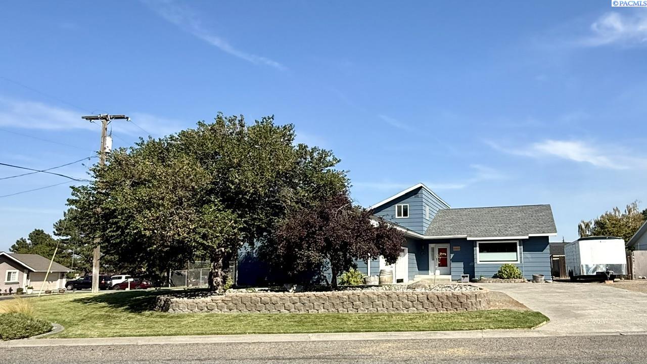 3611 S Benton Pl, Kennewick, WA 99337-5151