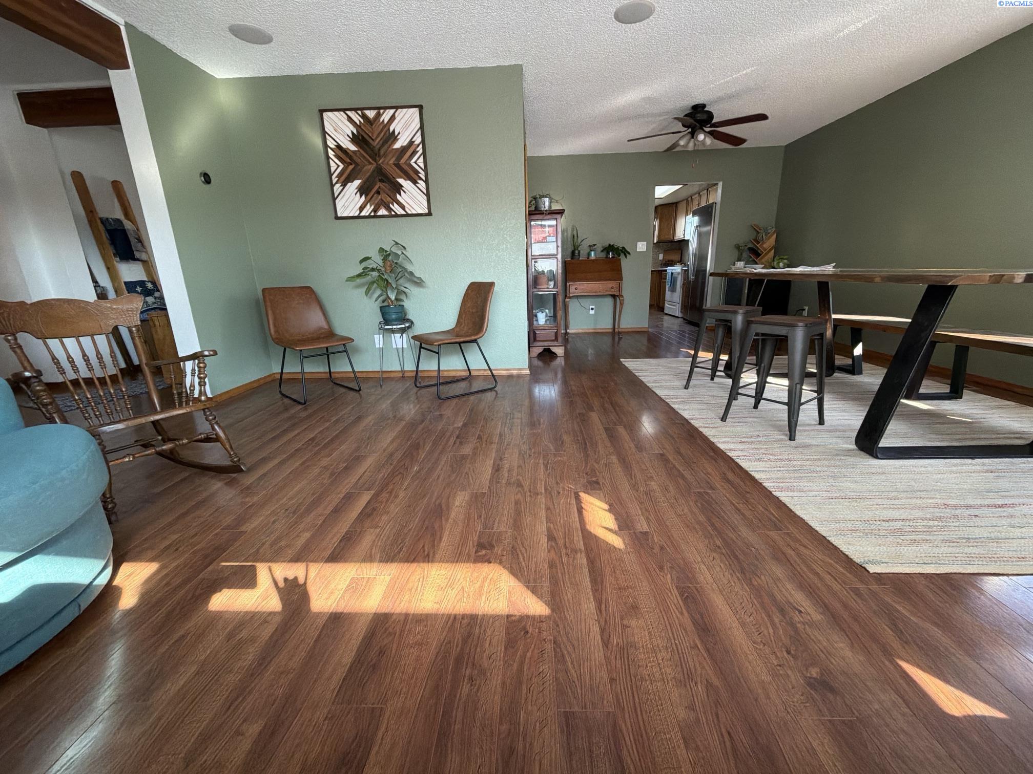 3611 S Benton Pl, Kennewick, WA 99337-5151