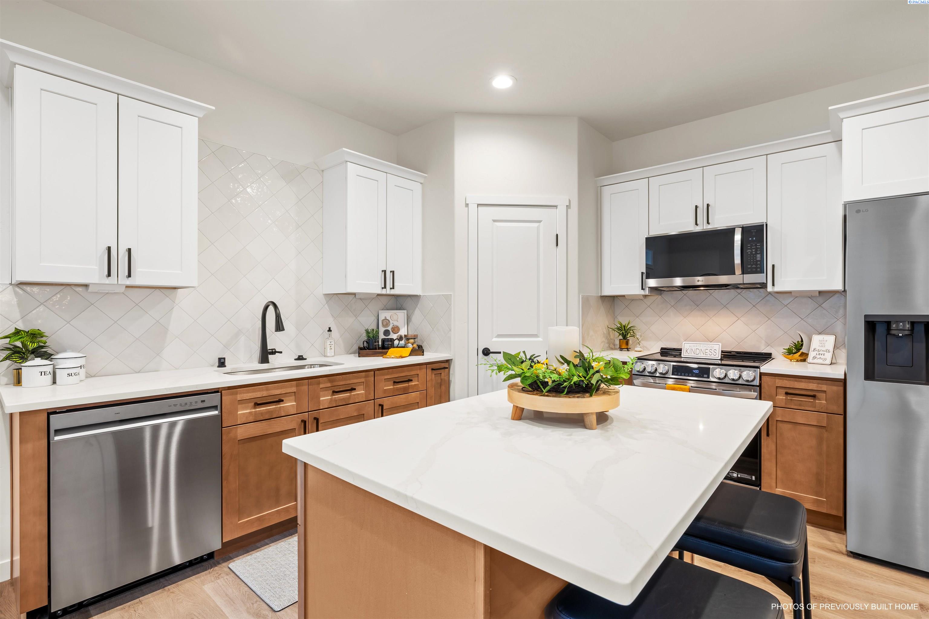5861 W 40th Ct, Kennewick, WA 99338