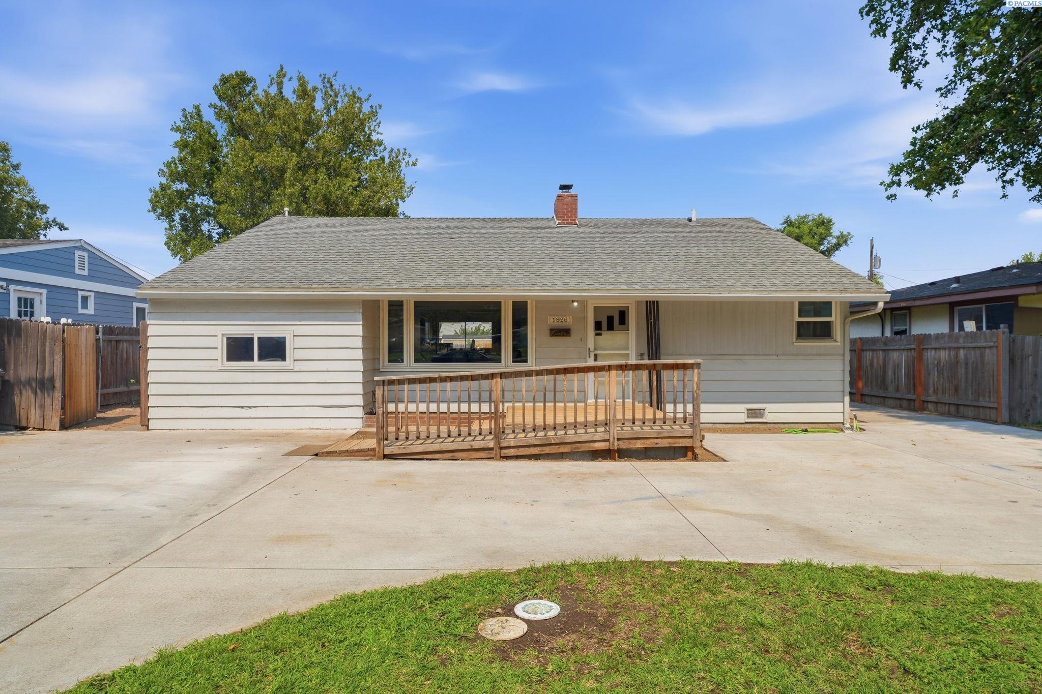 1926 W 6th Ave, Kennewick, WA 99336