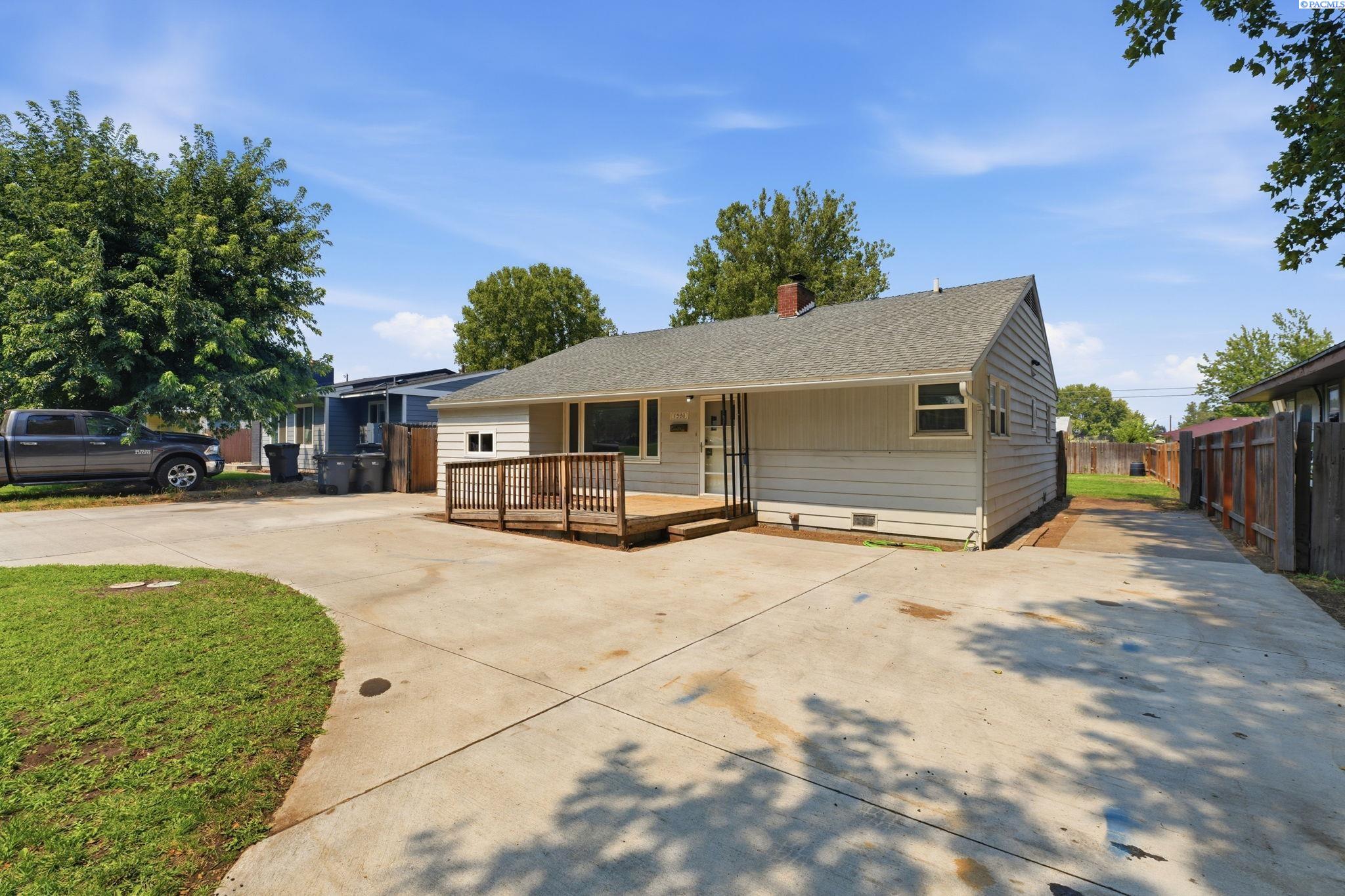 1926 W 6th Ave, Kennewick, WA 99336