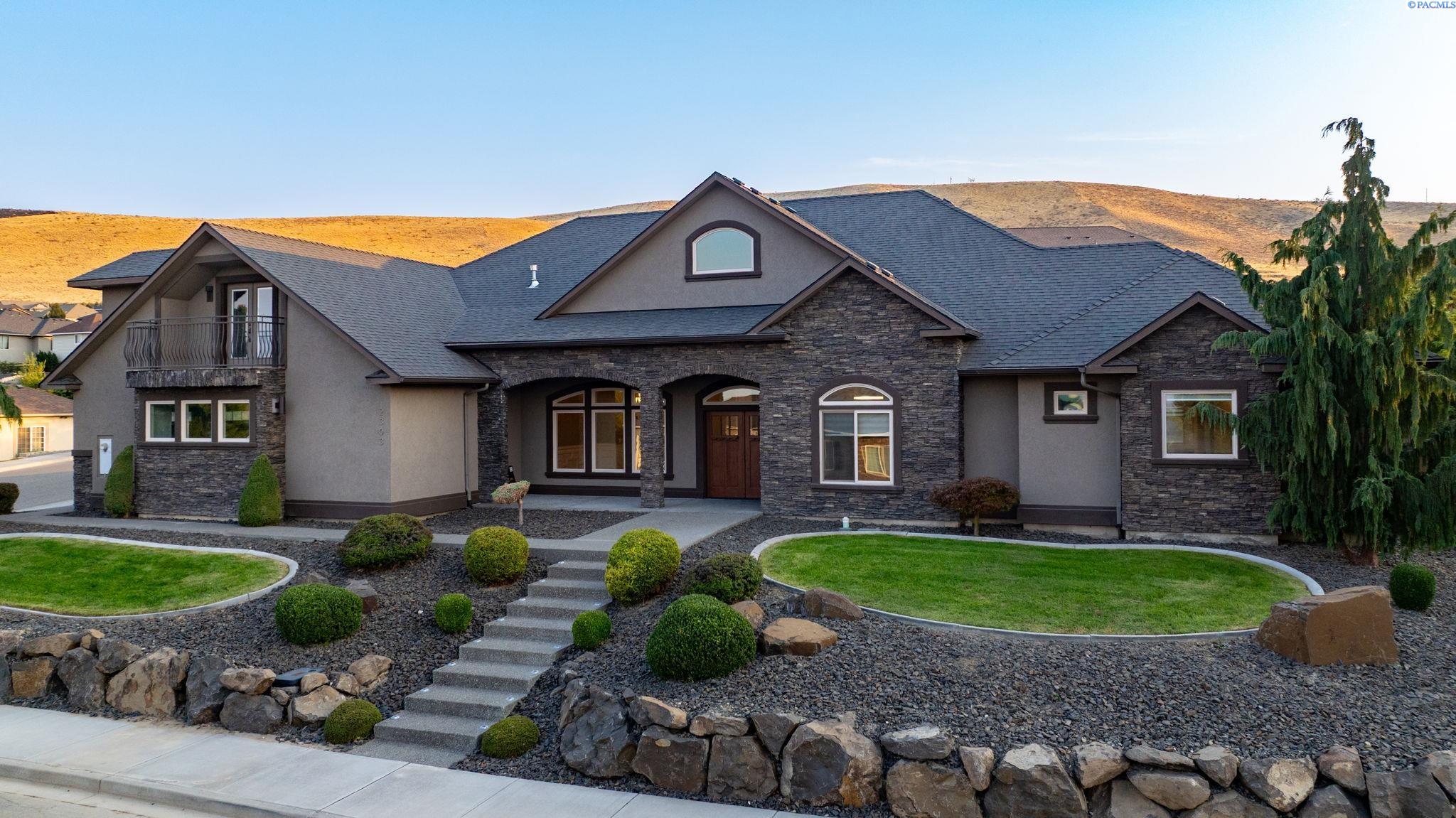 2303 W 49th Ave, Kennewick, WA 99337