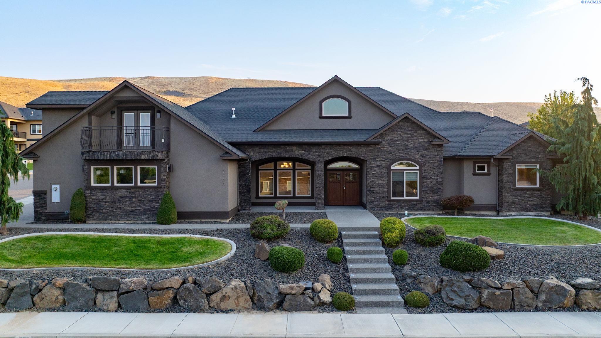 2303 W 49th Ave, Kennewick, WA 99337