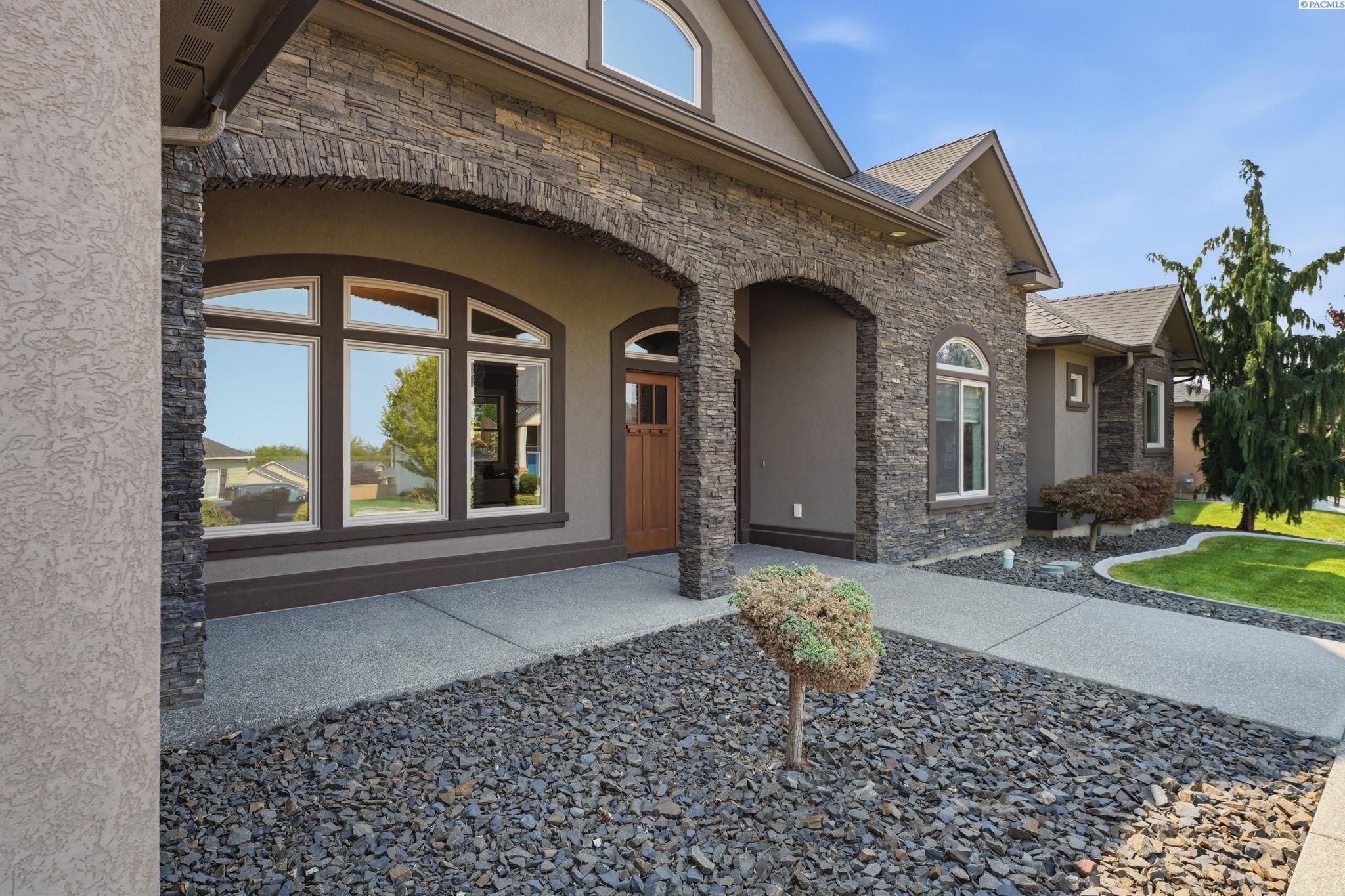 2303 W 49th Ave, Kennewick, WA 99337