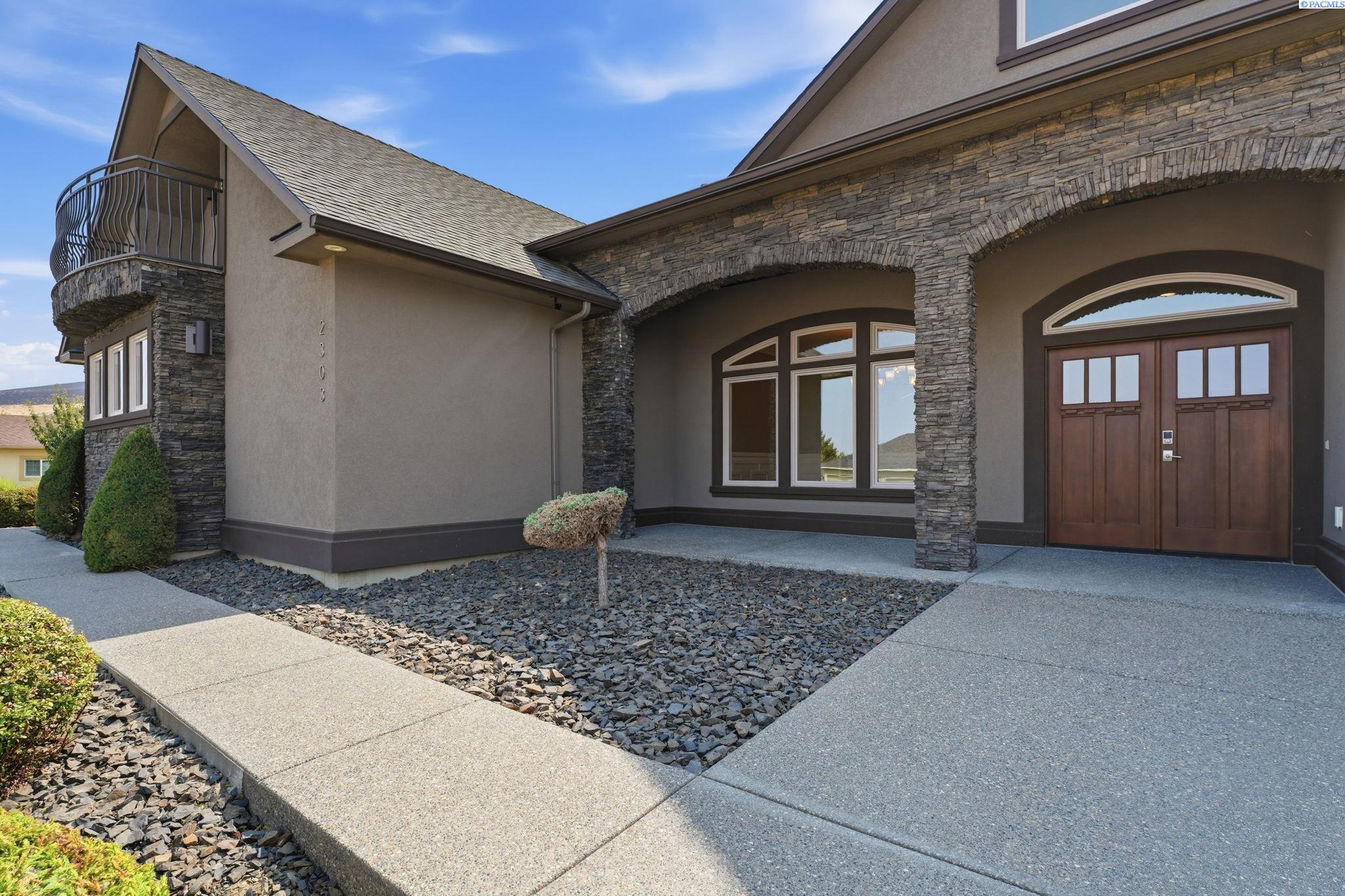 2303 W 49th Ave, Kennewick, WA 99337