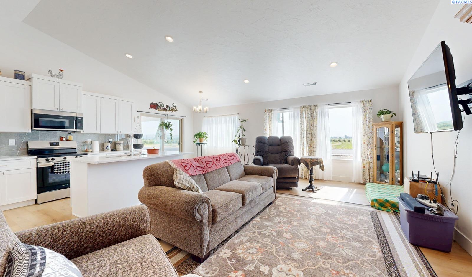 4th image of 1609 Diamond Avenue, Grandview, WA 98930 | MLS# 295584
