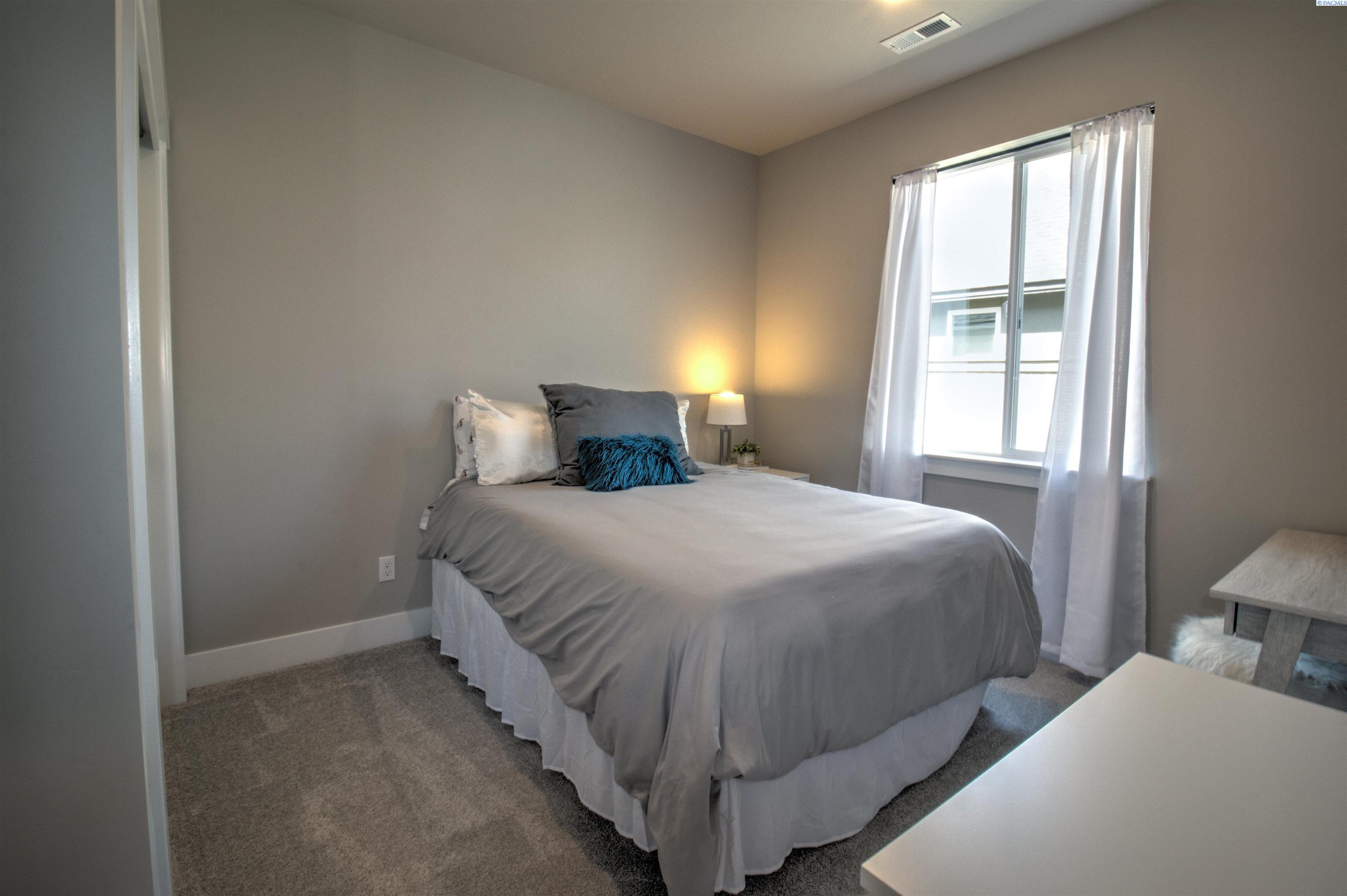 2817 Avrio Ave, Richland, WA 99354