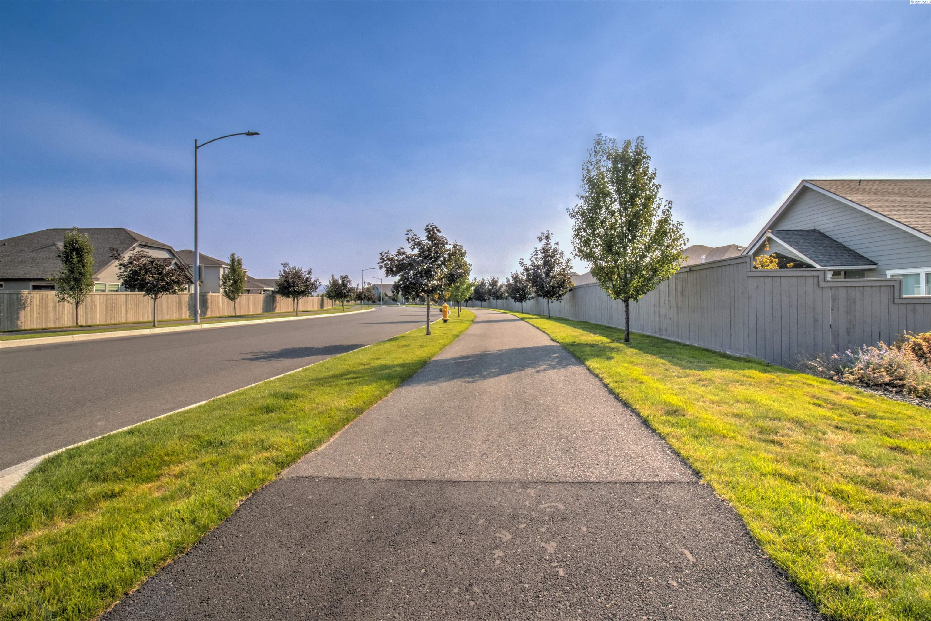 2817 Avrio Ave, Richland, WA 99354
