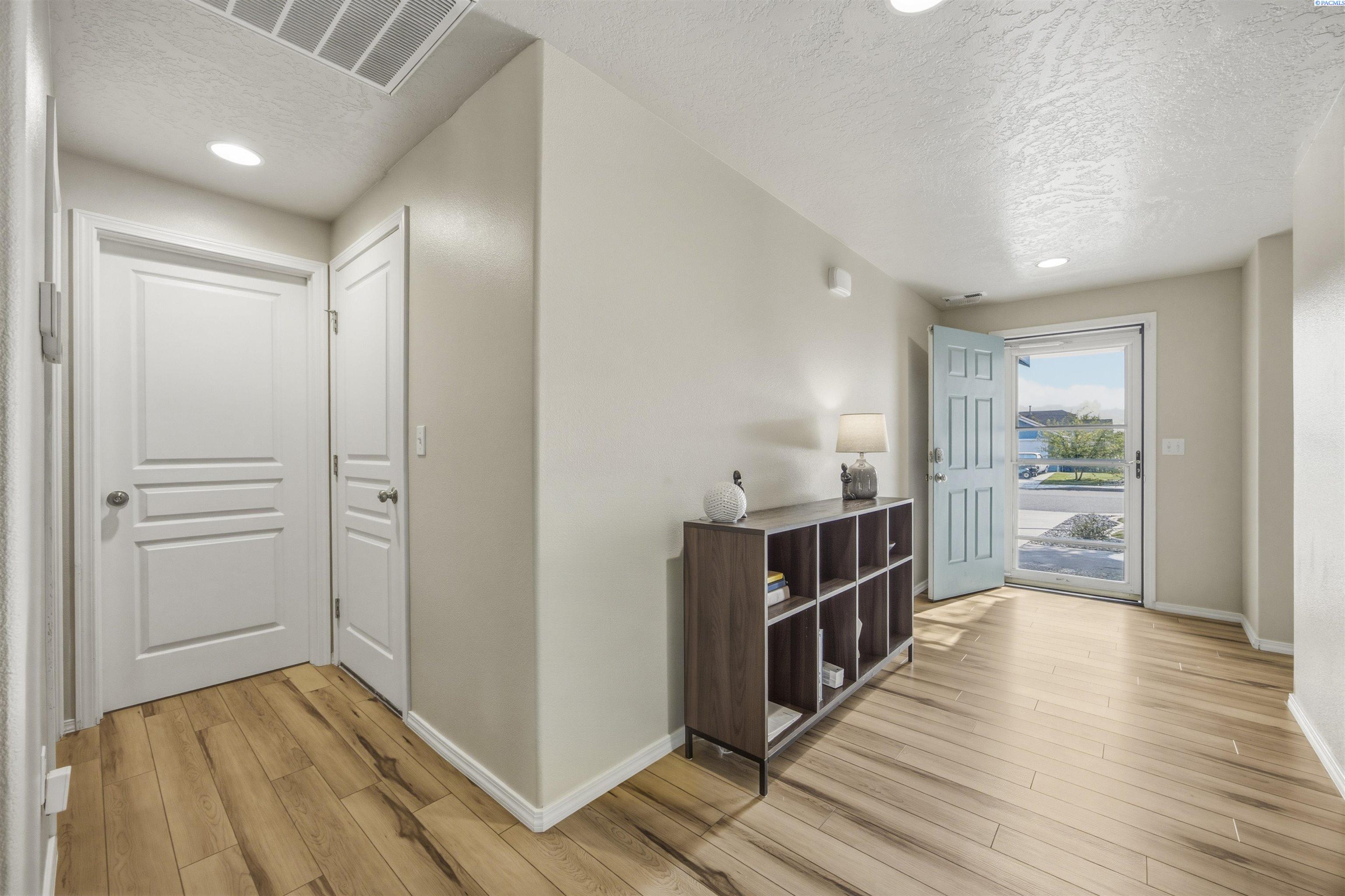 6106 Westport Ln, Pasco, WA 99301